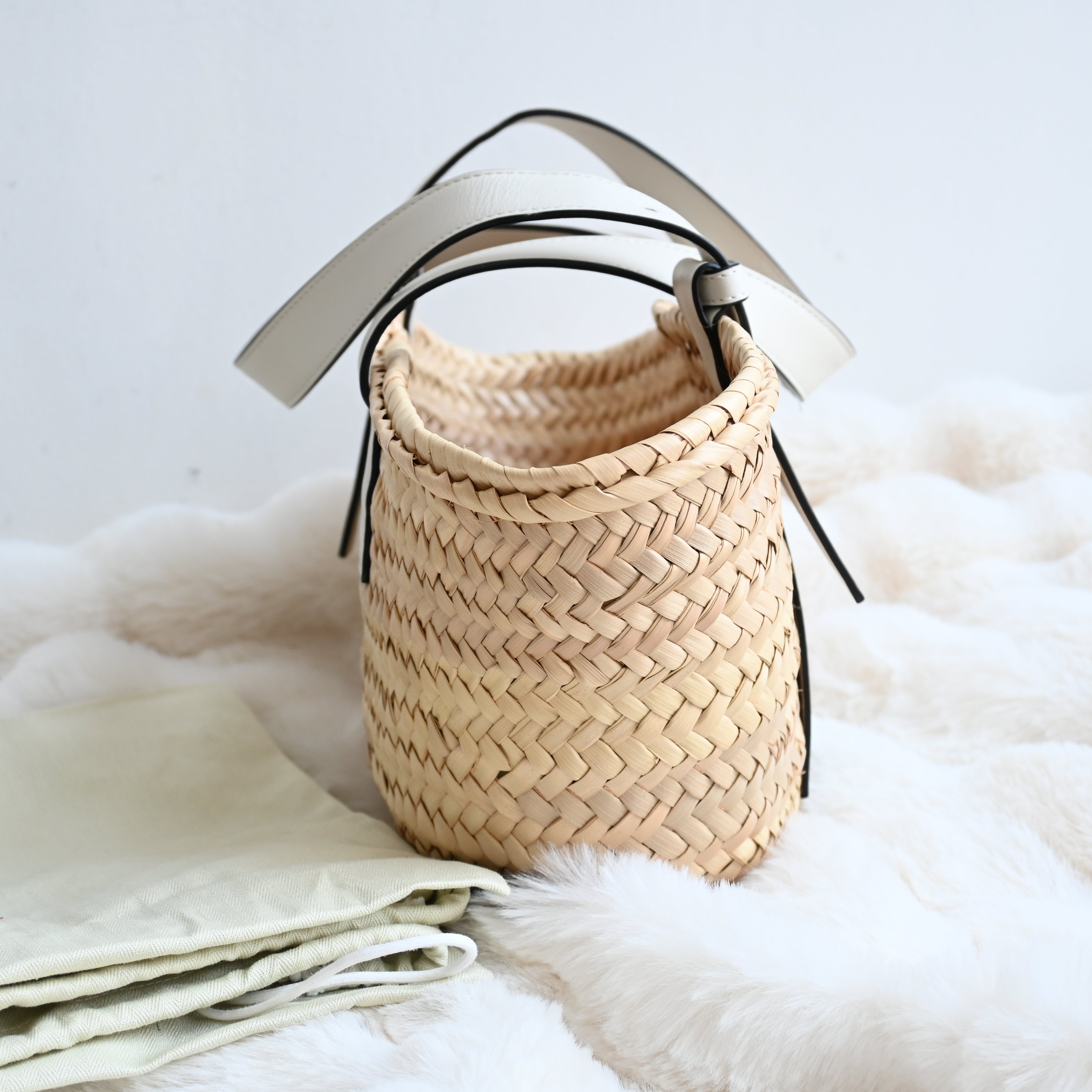 Loewe Basket Raffia Bag - Leluxe Vintage Sdn. Bhd.