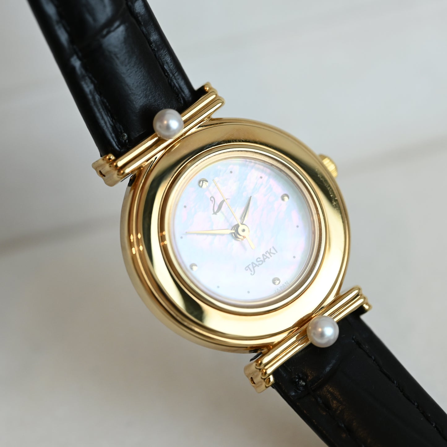 Tasaki V811-2850 MOP Watch