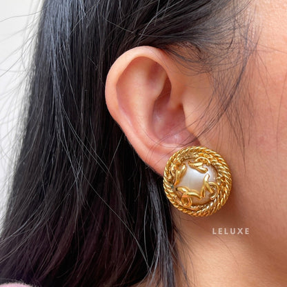 Chanel 24K Pearl Earclip