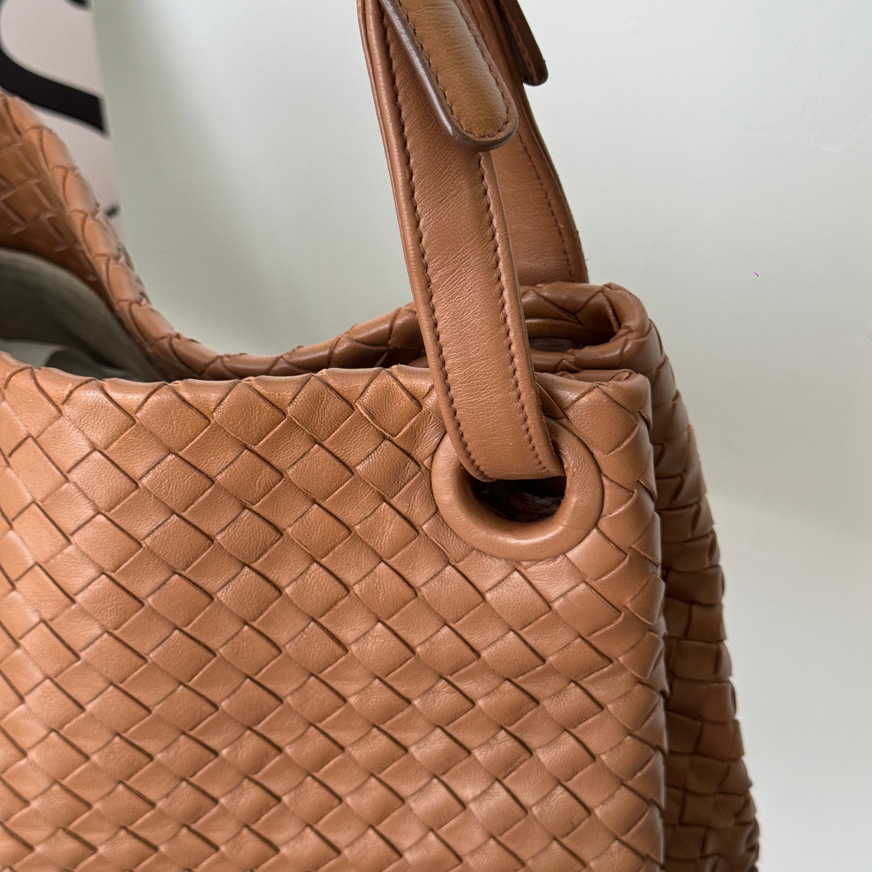 Bottega veneta intrecciato leather shoulder bag online