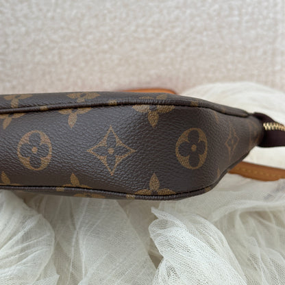 Louis Vuitton Monogram Pochette