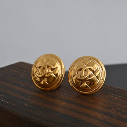 Chanel Matelasse CC Quilted Earclip