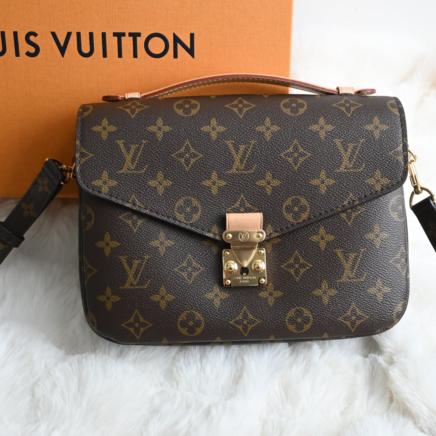 Louis Vuitton Pochette Métis Monogram
