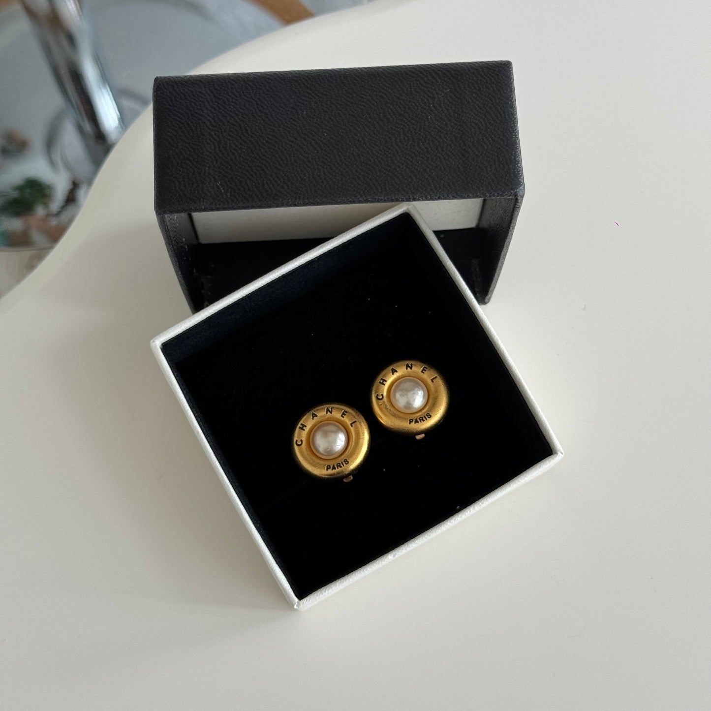 Chanel 24k gold with pearl Earclip - Leluxe Vintage Sdn. Bhd.