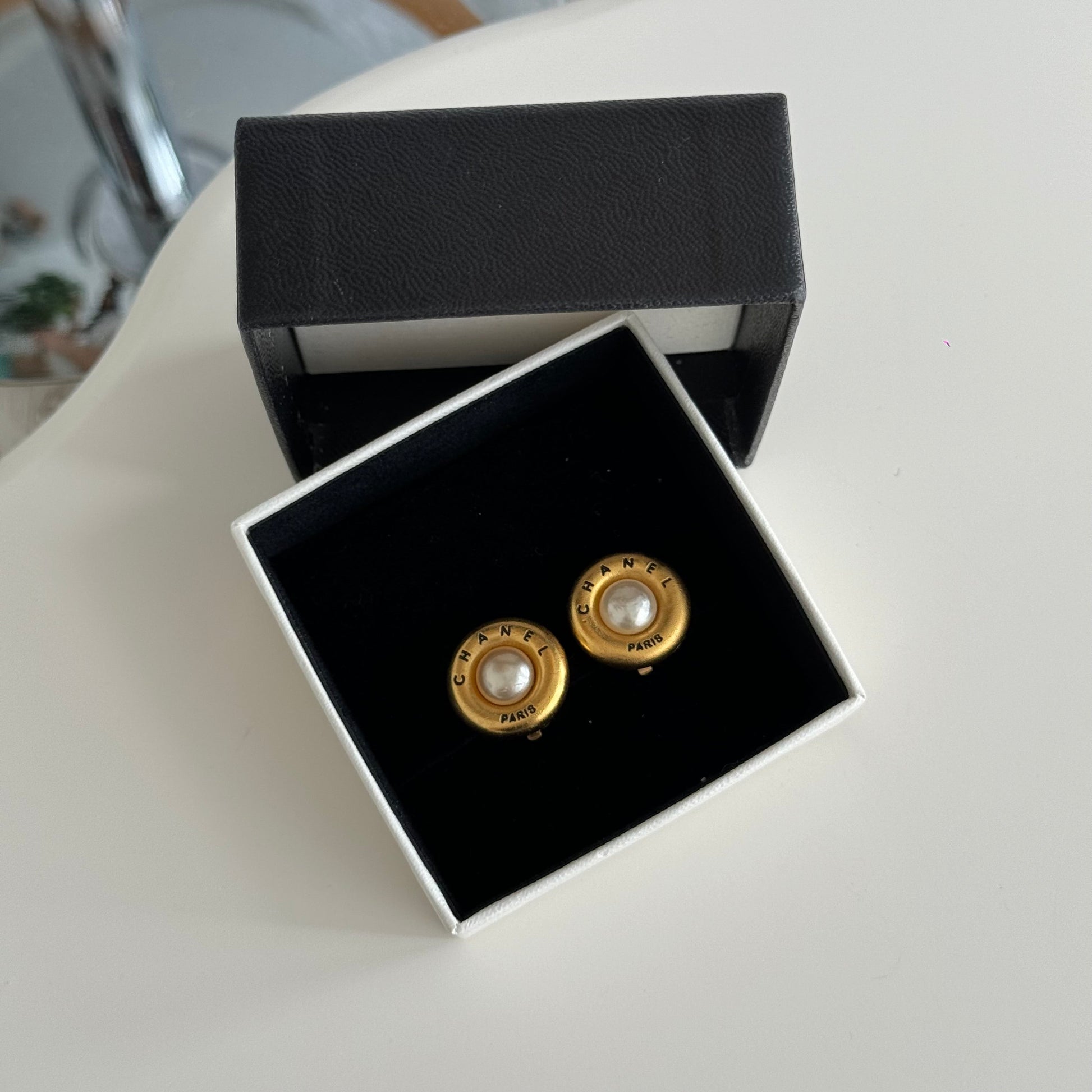 Chanel 24k gold with pearl Earclip - Leluxe Vintage Sdn. Bhd.