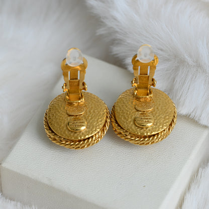 Chanel Mini CC Pearl Earclip