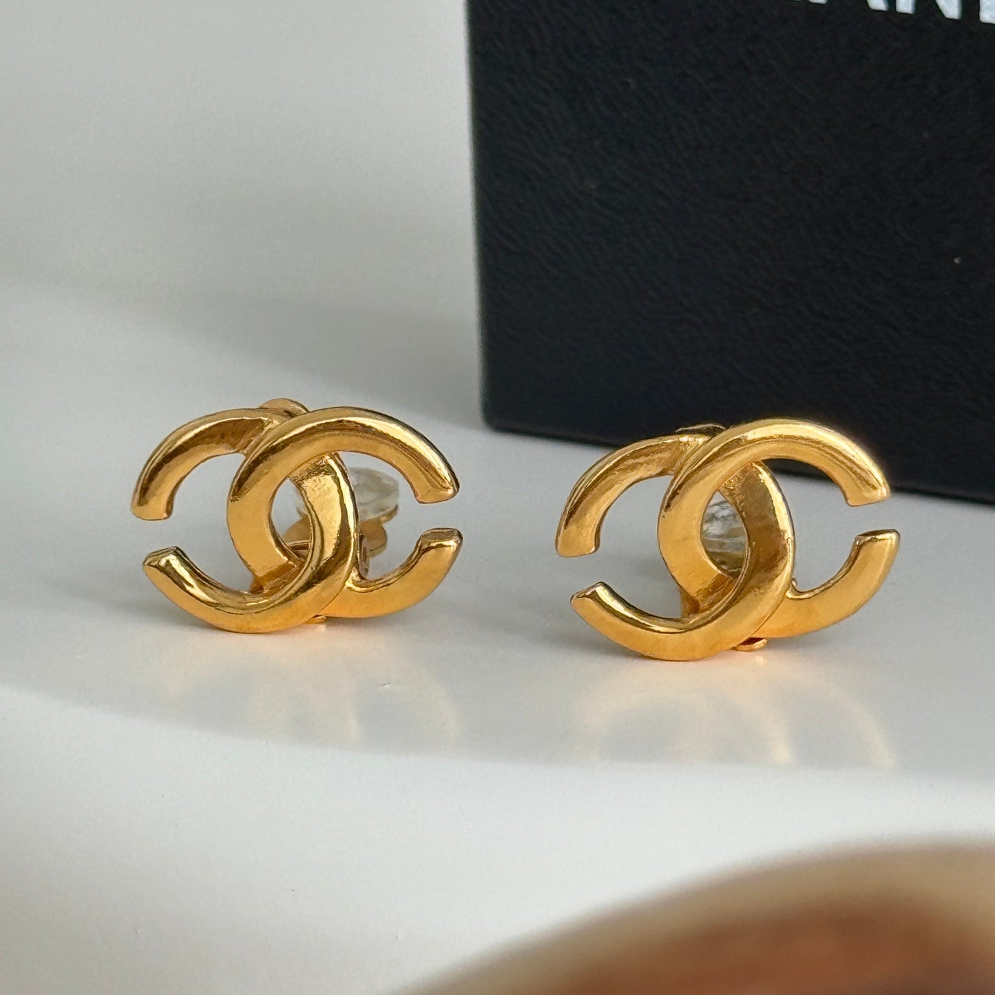 Chanel Vintage Earclip - Leluxe Vintage Sdn. Bhd.