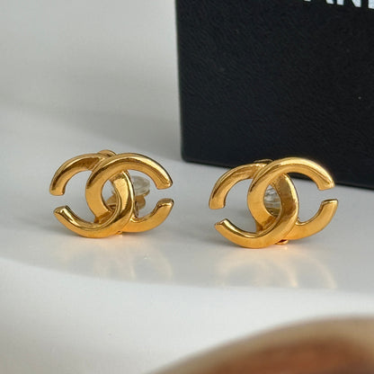 Chanel Vintage Earclip - Leluxe Vintage Sdn. Bhd.