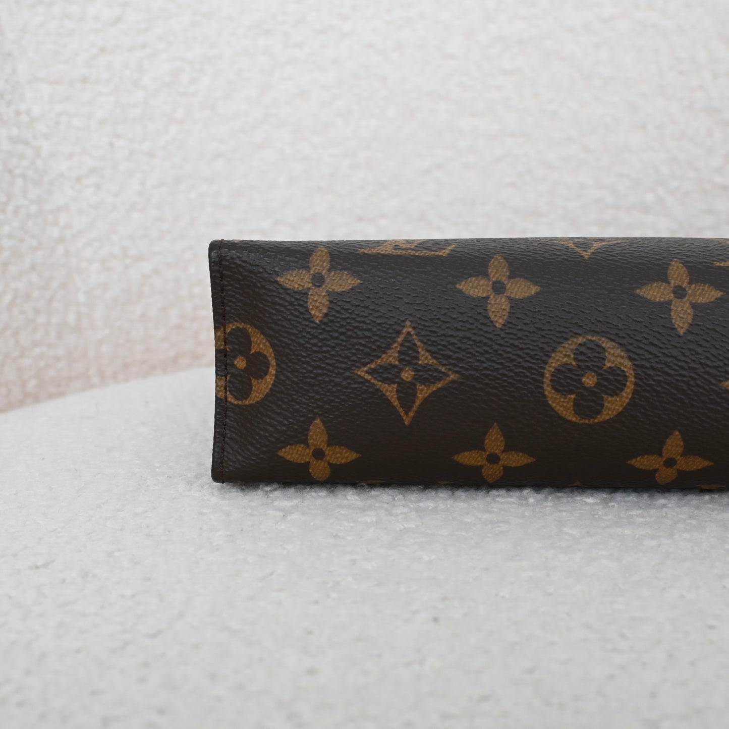 Louis Vuitton Toiletry 26