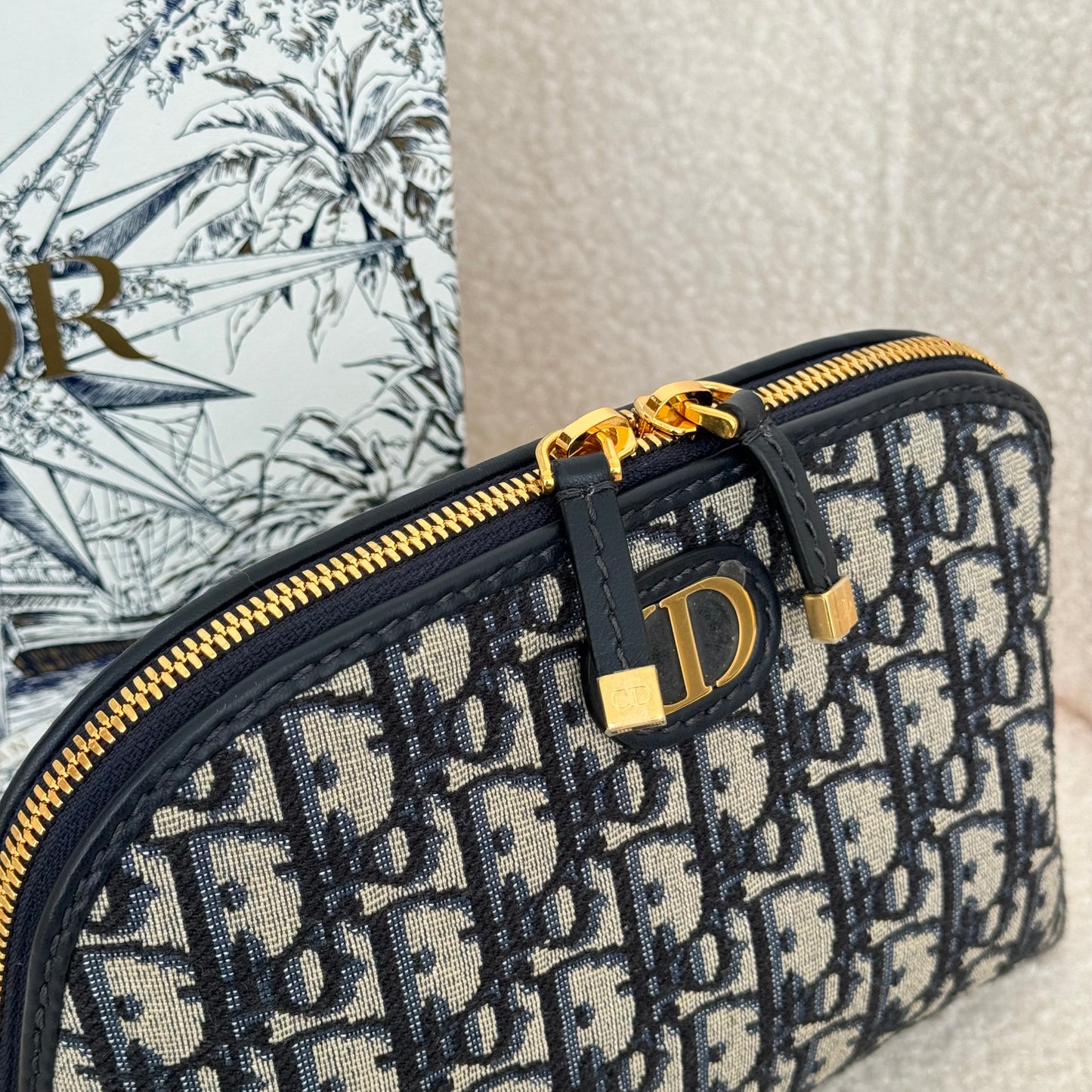 Dior 30 Montaigne Pouch