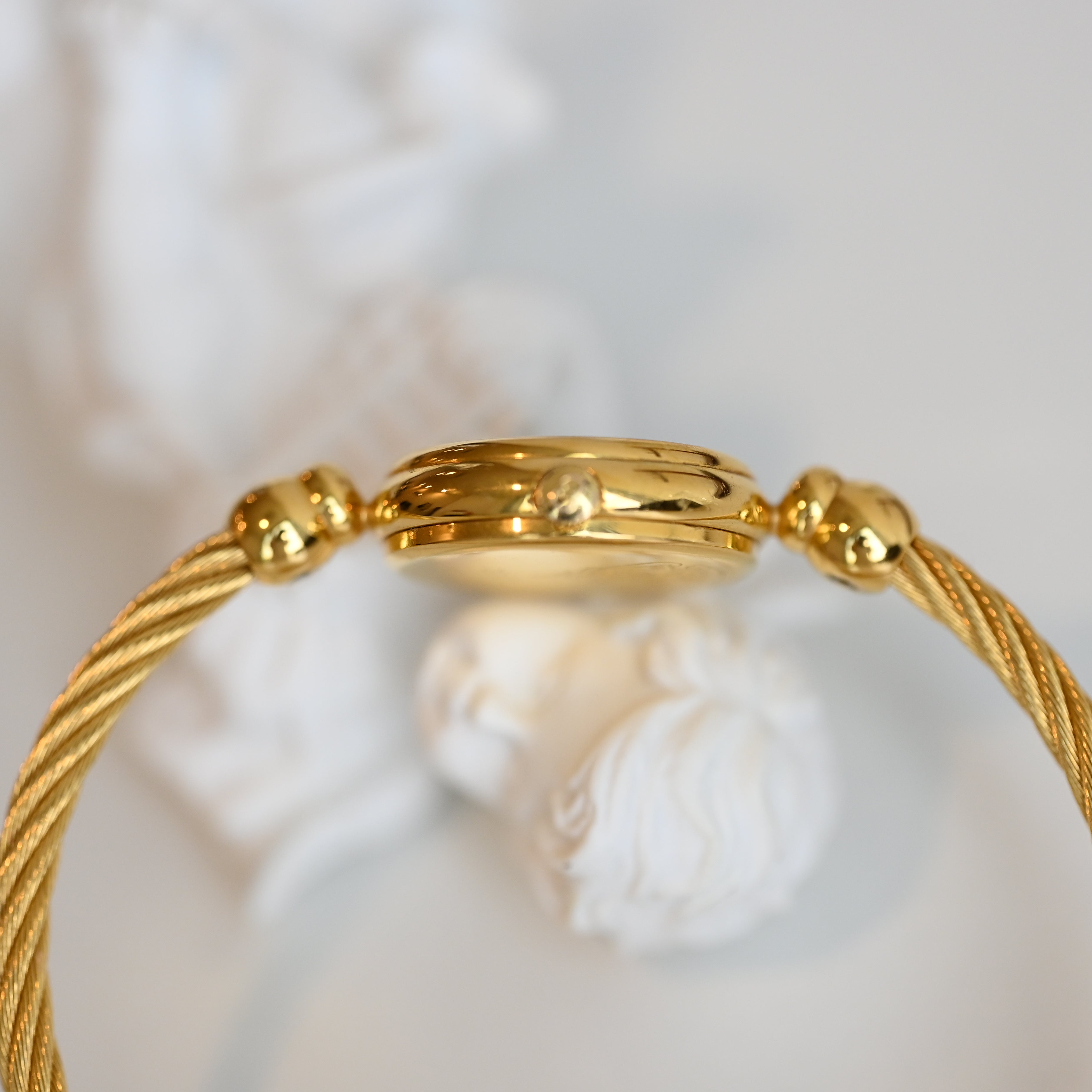Gucci GG Gold Bangle Watch 2047L - Leluxe Vintage Sdn. Bhd.