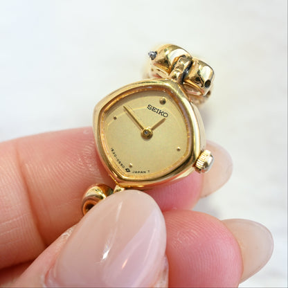 Seiko 1E20-5280 Heart-Shaped Bracelet Watch