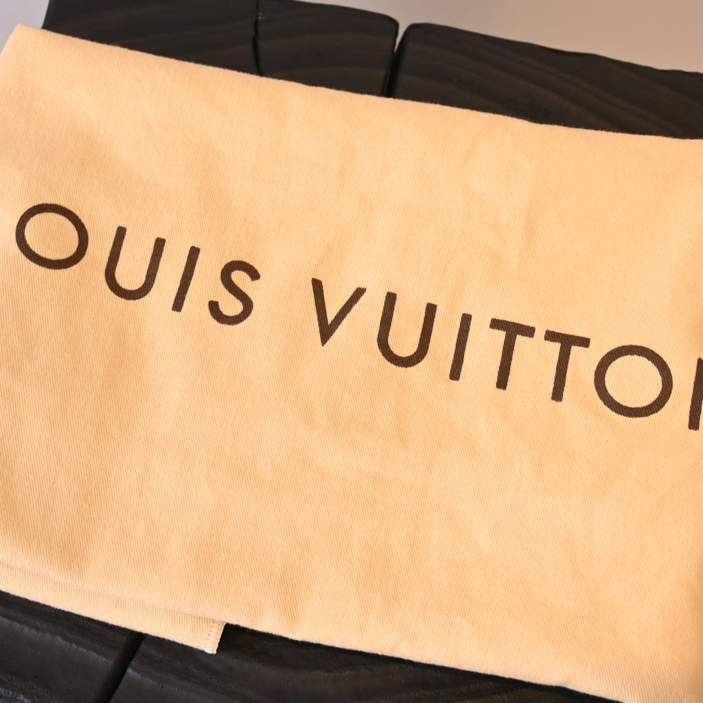 Louis Vuitton Amarante Monogram Vernis Wilshire PM Bag - Leluxe Vintage Sdn. Bhd.