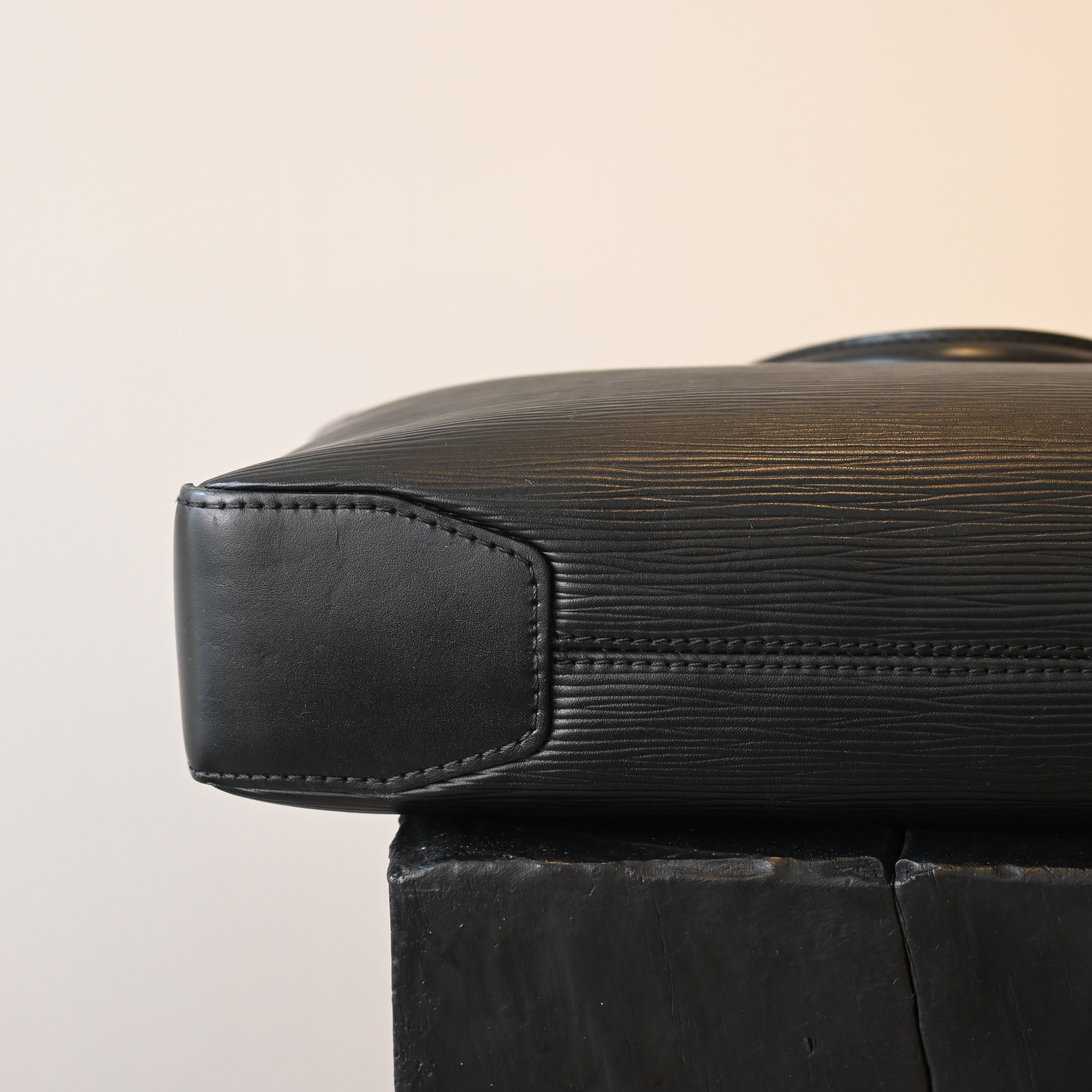Louis Vuitton Oliver Briefcase Epi - Leluxe Vintage Sdn. Bhd.