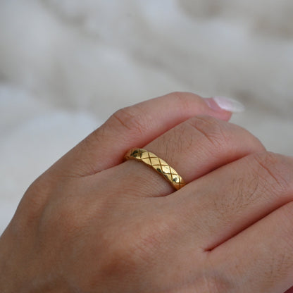 Chanel Coco Crush Ring in 18k YG