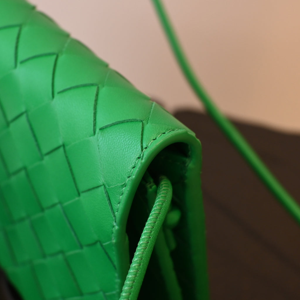 Bottega Veneta Parakeet Intrecciato Woven Nappa Leather Wallet On Strap Bag