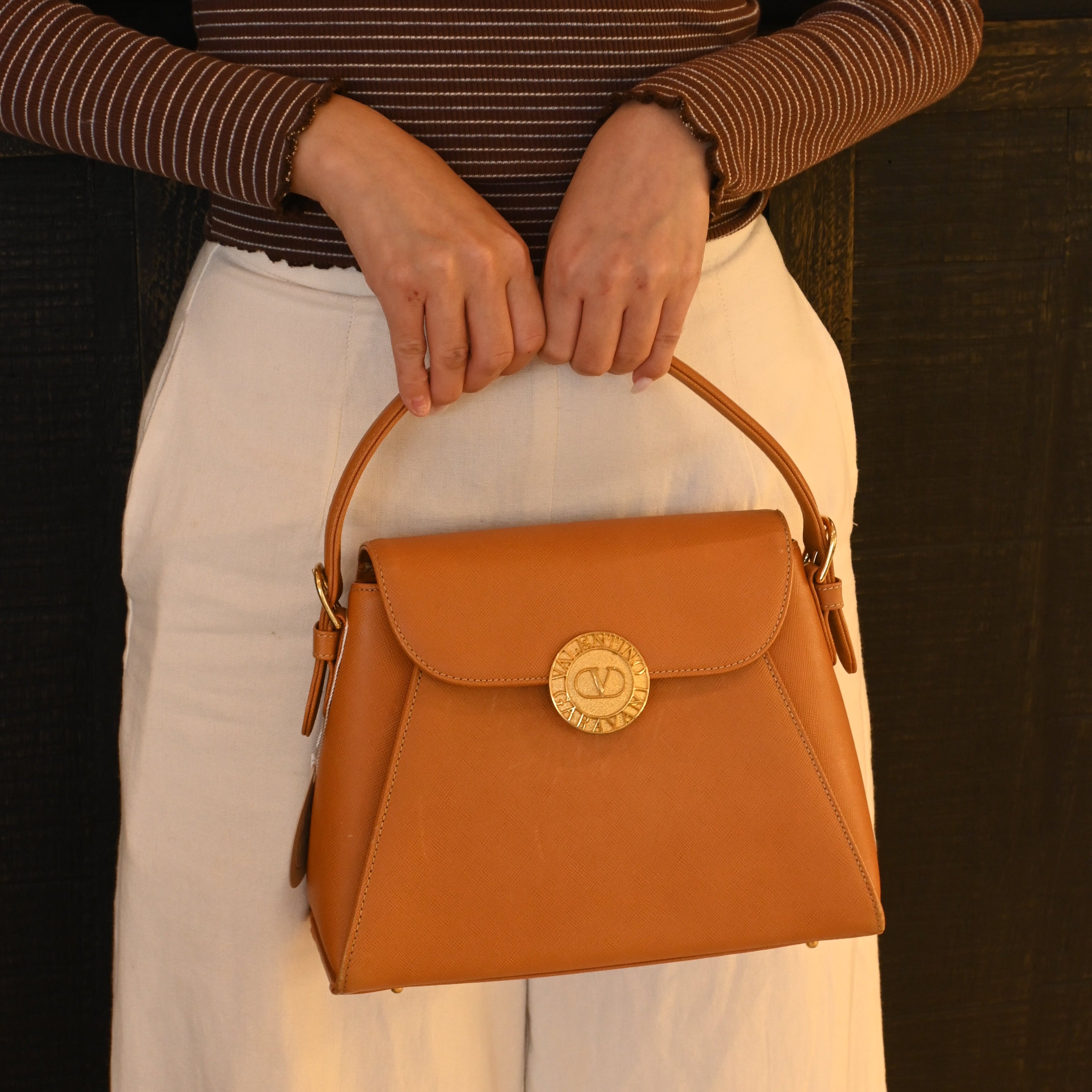 Valentino Garavani V logo bag - Leluxe Vintage Sdn. Bhd.