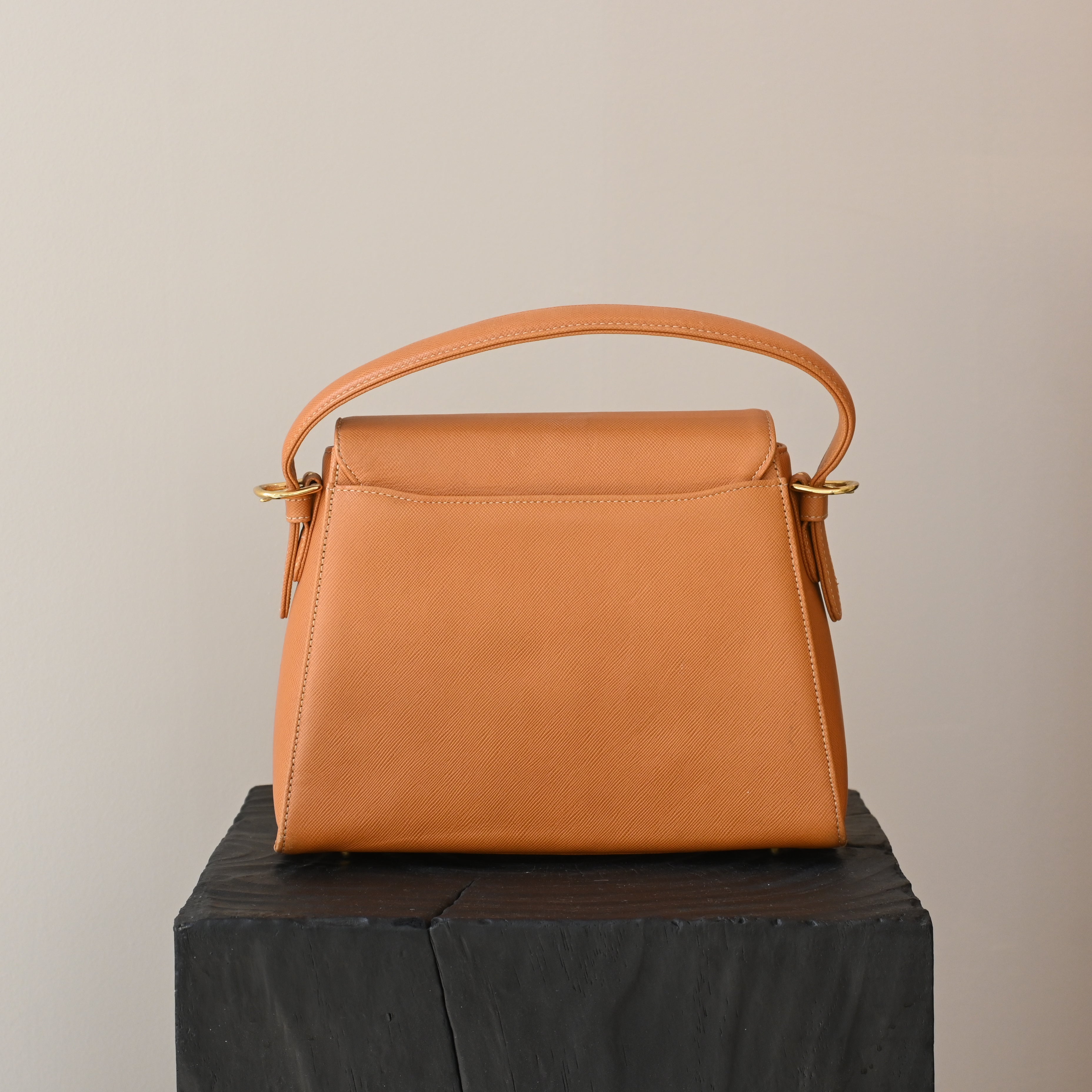 Valentino Garavani V logo bag - Leluxe Vintage Sdn. Bhd.