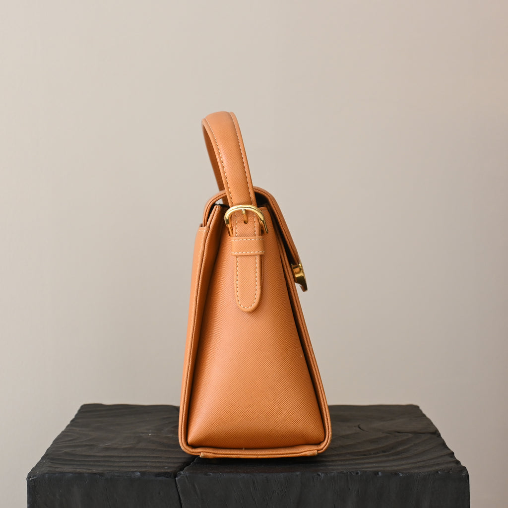 Valentino Garavani V logo bag - Leluxe Vintage Sdn. Bhd.
