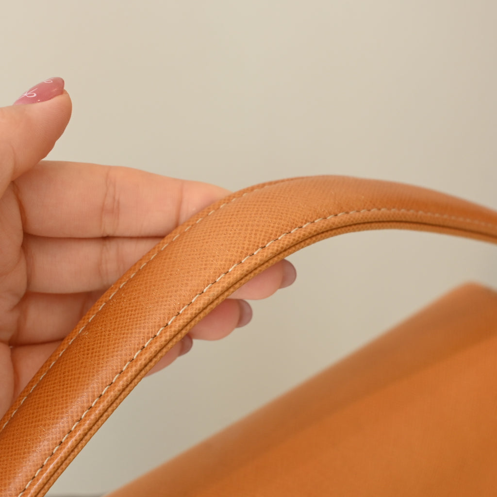 Valentino Garavani V logo bag - Leluxe Vintage Sdn. Bhd.