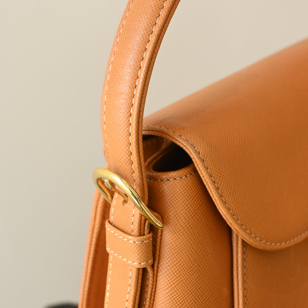 Valentino Garavani V logo bag - Leluxe Vintage Sdn. Bhd.