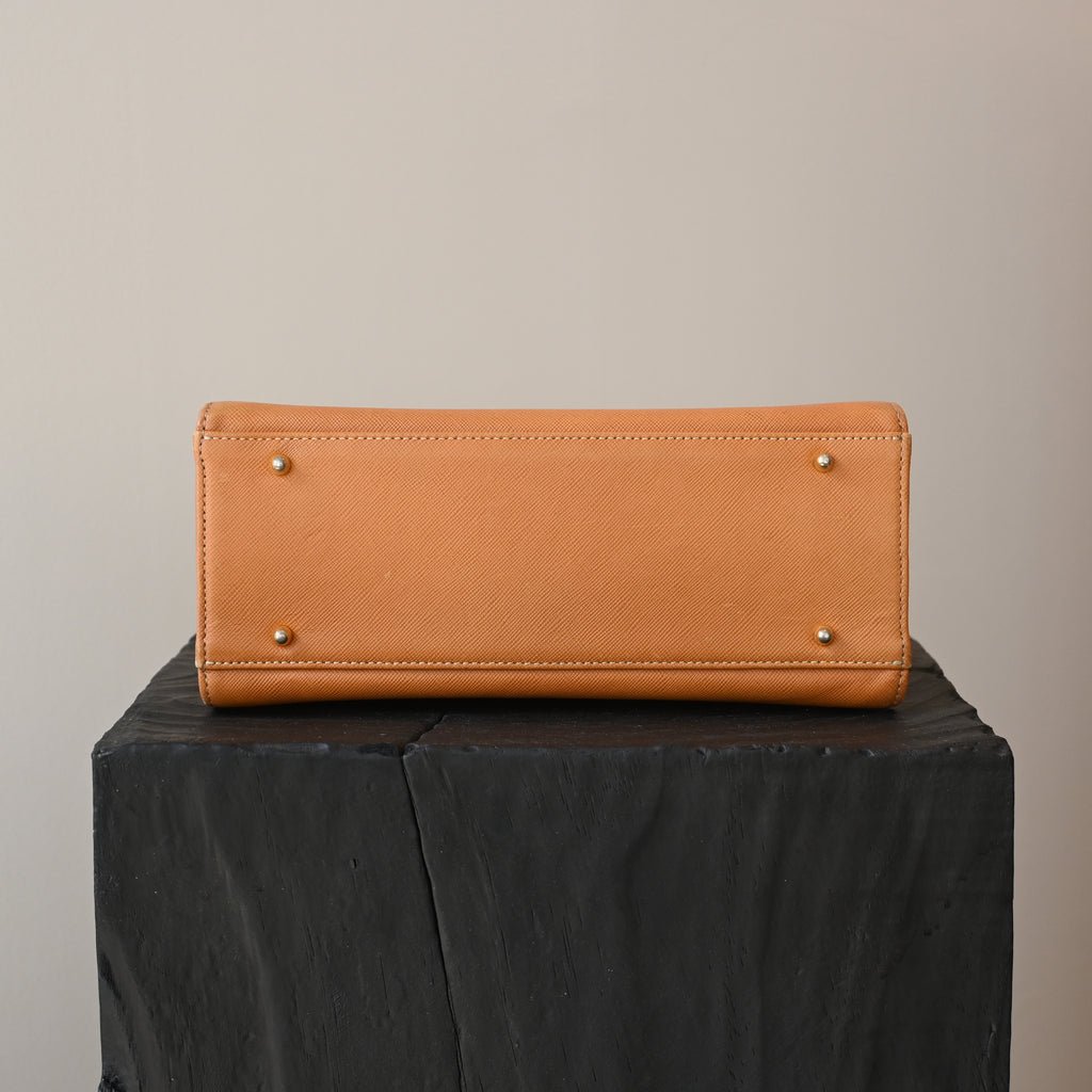 Valentino Garavani V logo bag - Leluxe Vintage Sdn. Bhd.