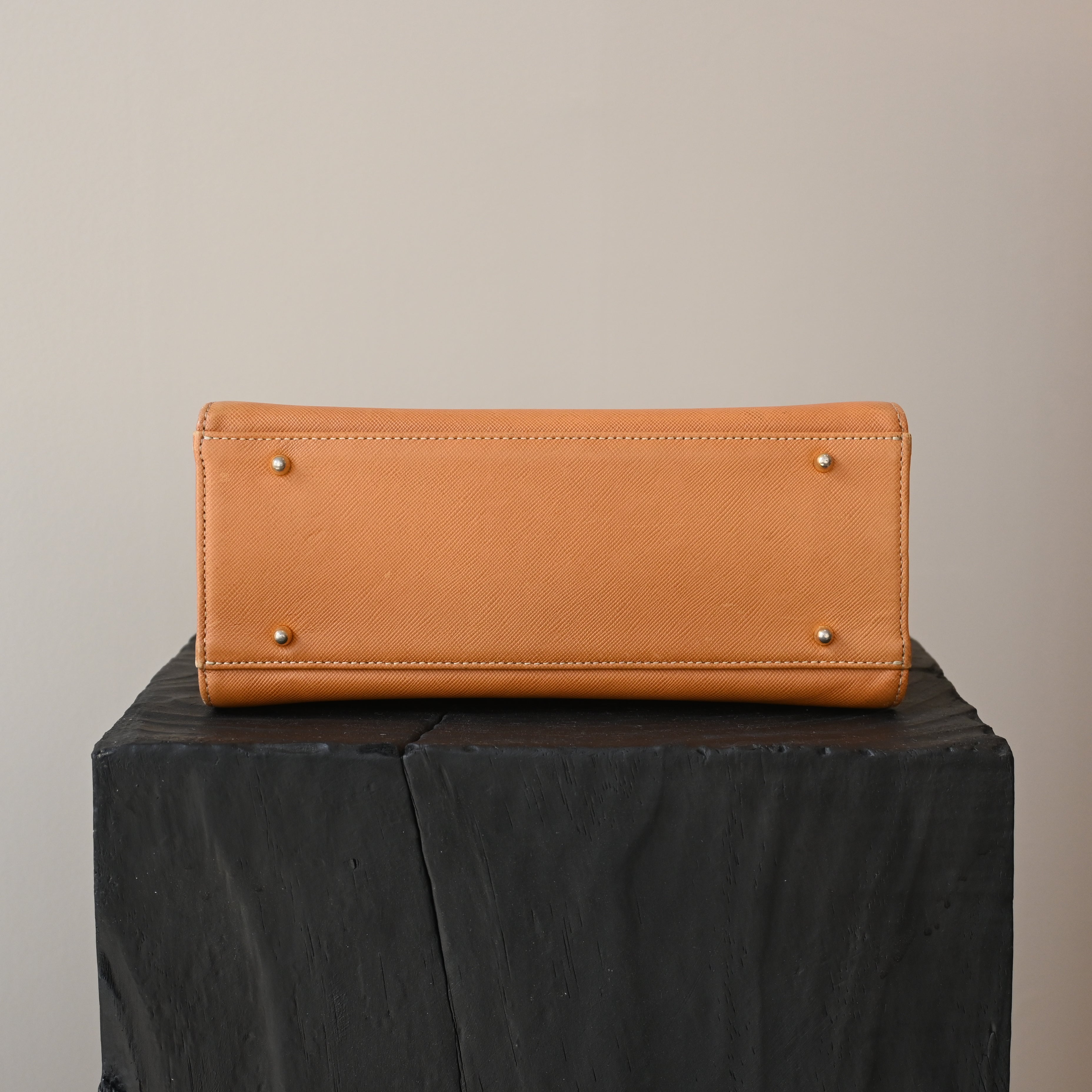Valentino Garavani V logo bag - Leluxe Vintage Sdn. Bhd.