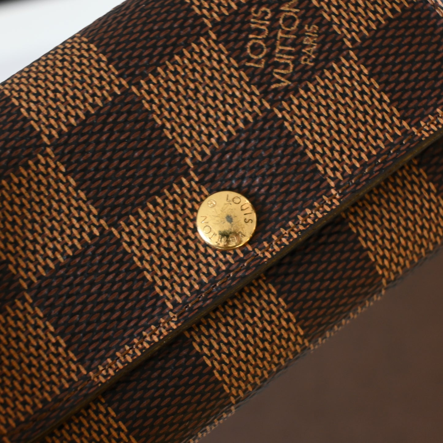 Louis Vuitton Key Holder in Damier