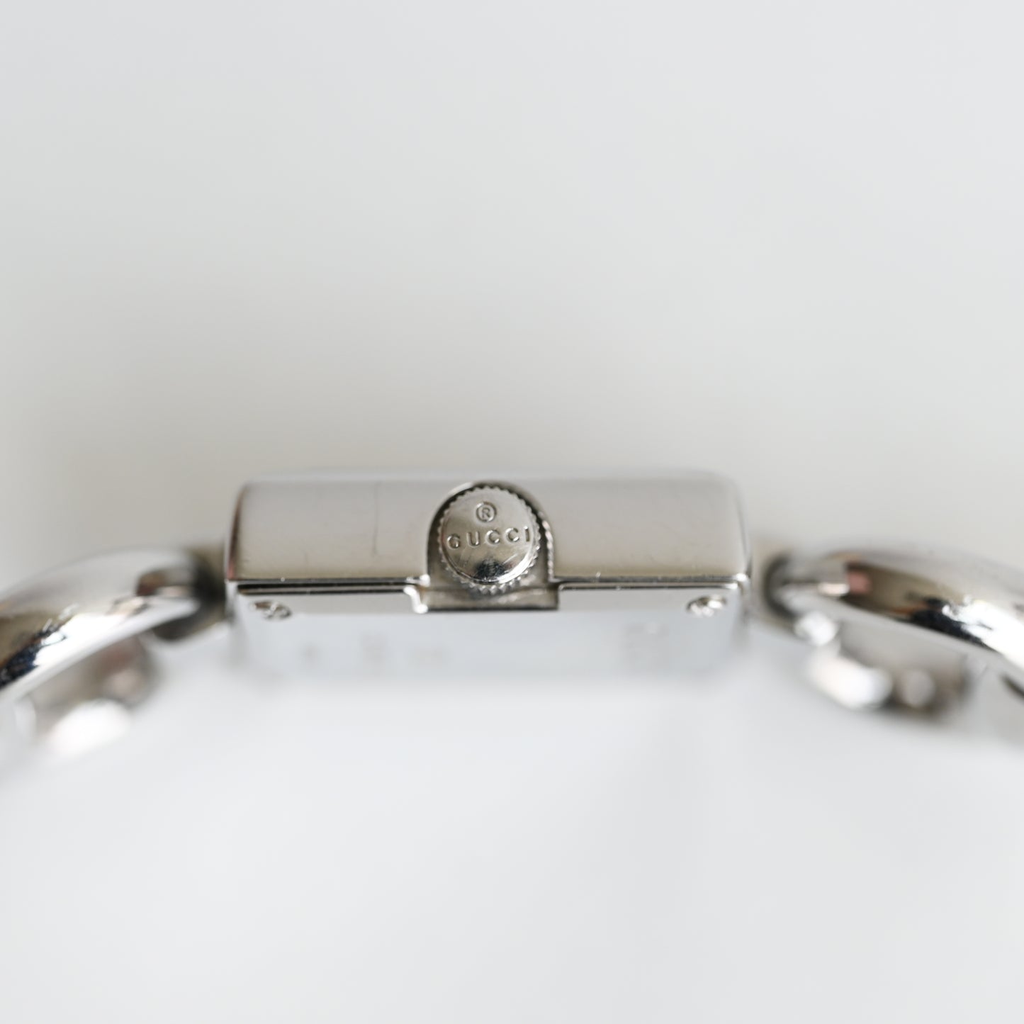 Gucci 120 Shell Quartz Watch - Leluxe Vintage Sdn. Bhd.