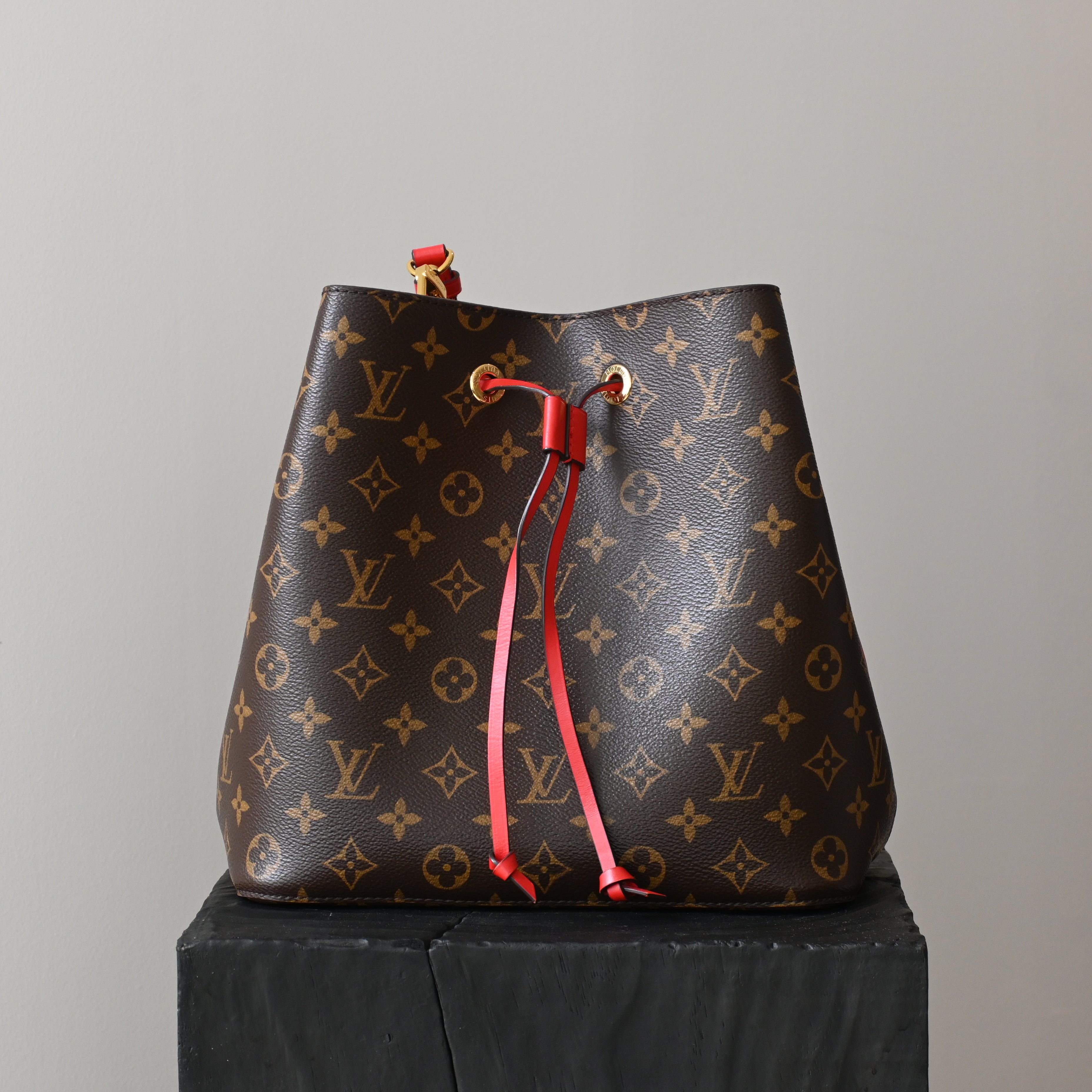 Louis Vuitton NeoNoe Bucket MM - Leluxe Vintage Sdn. Bhd.