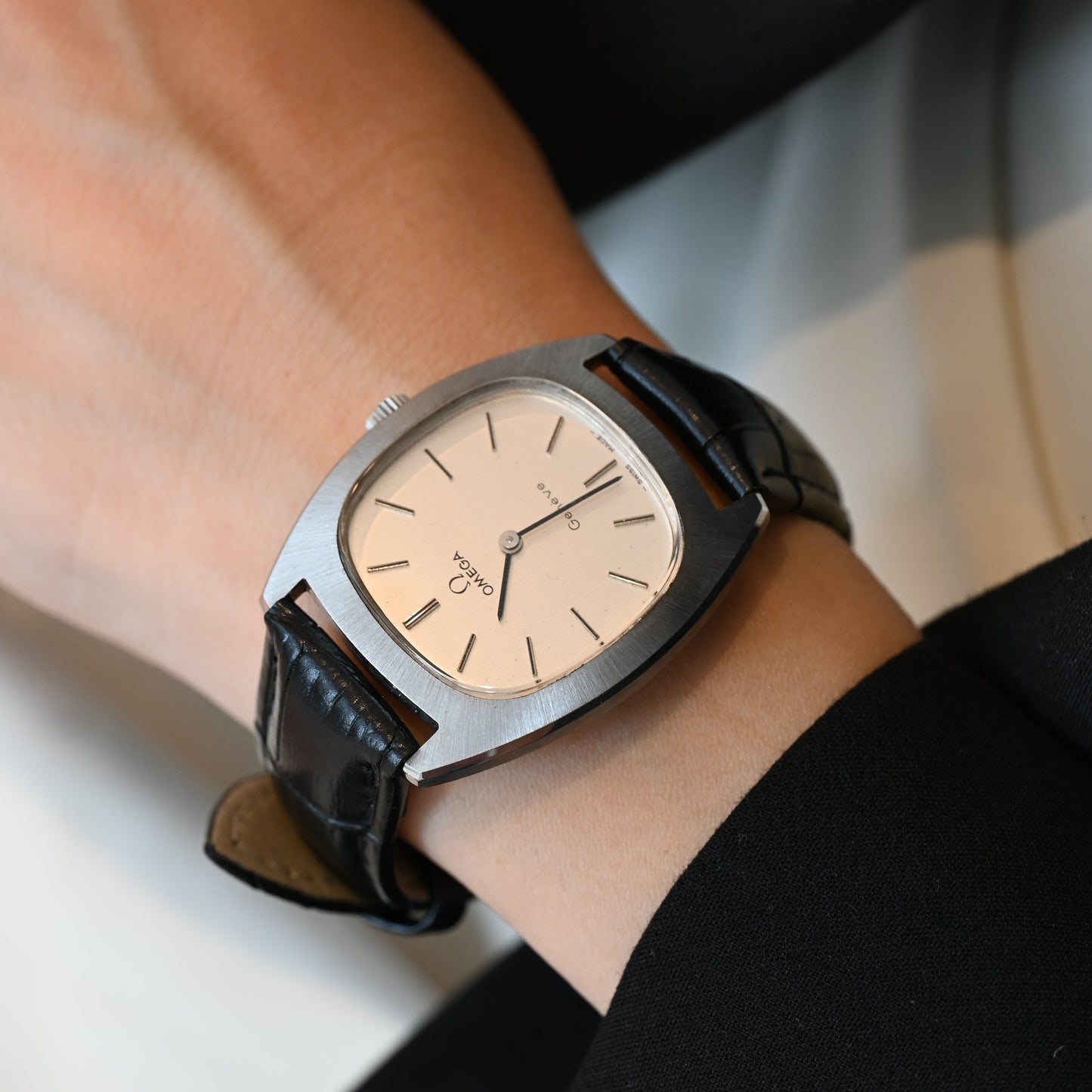 Omega Genève Tonneau Watch Ref.111.0123 Cal.625