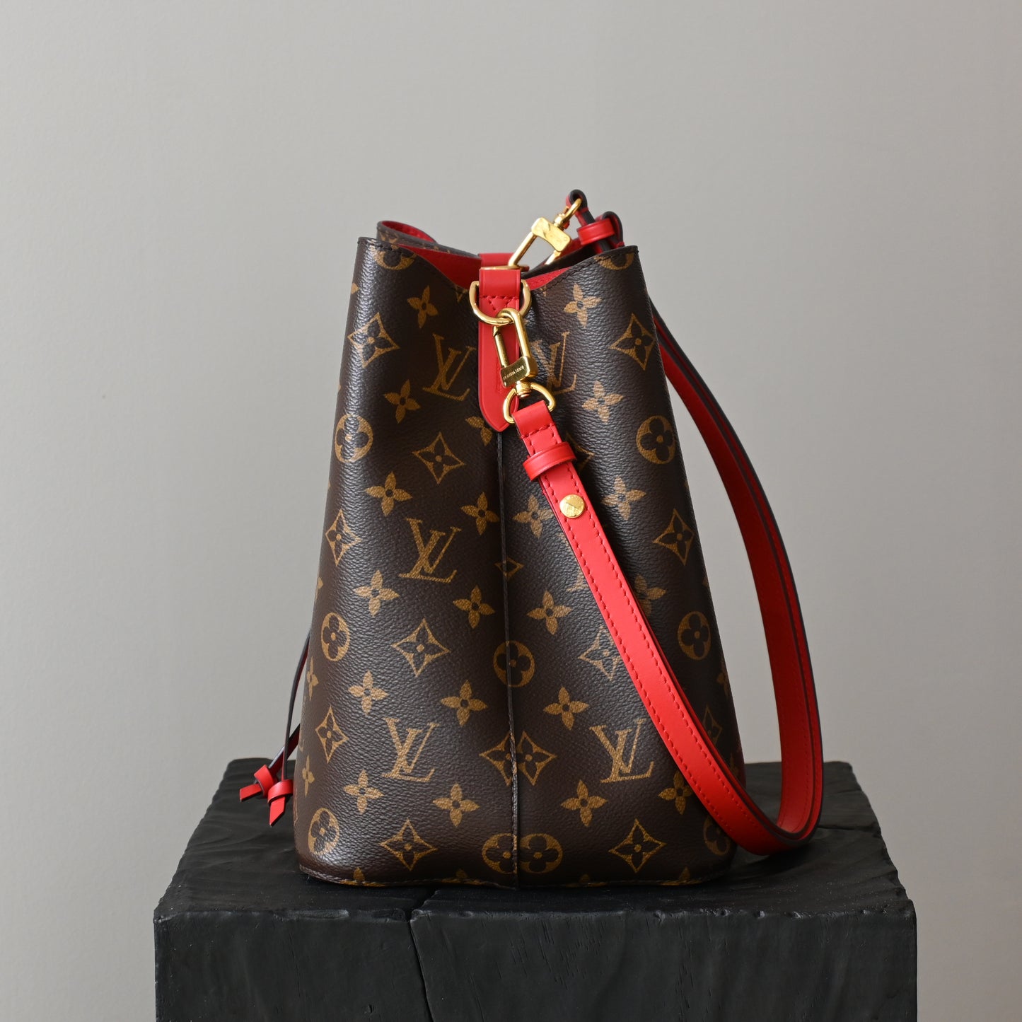 Louis Vuitton NeoNoe Bucket MM