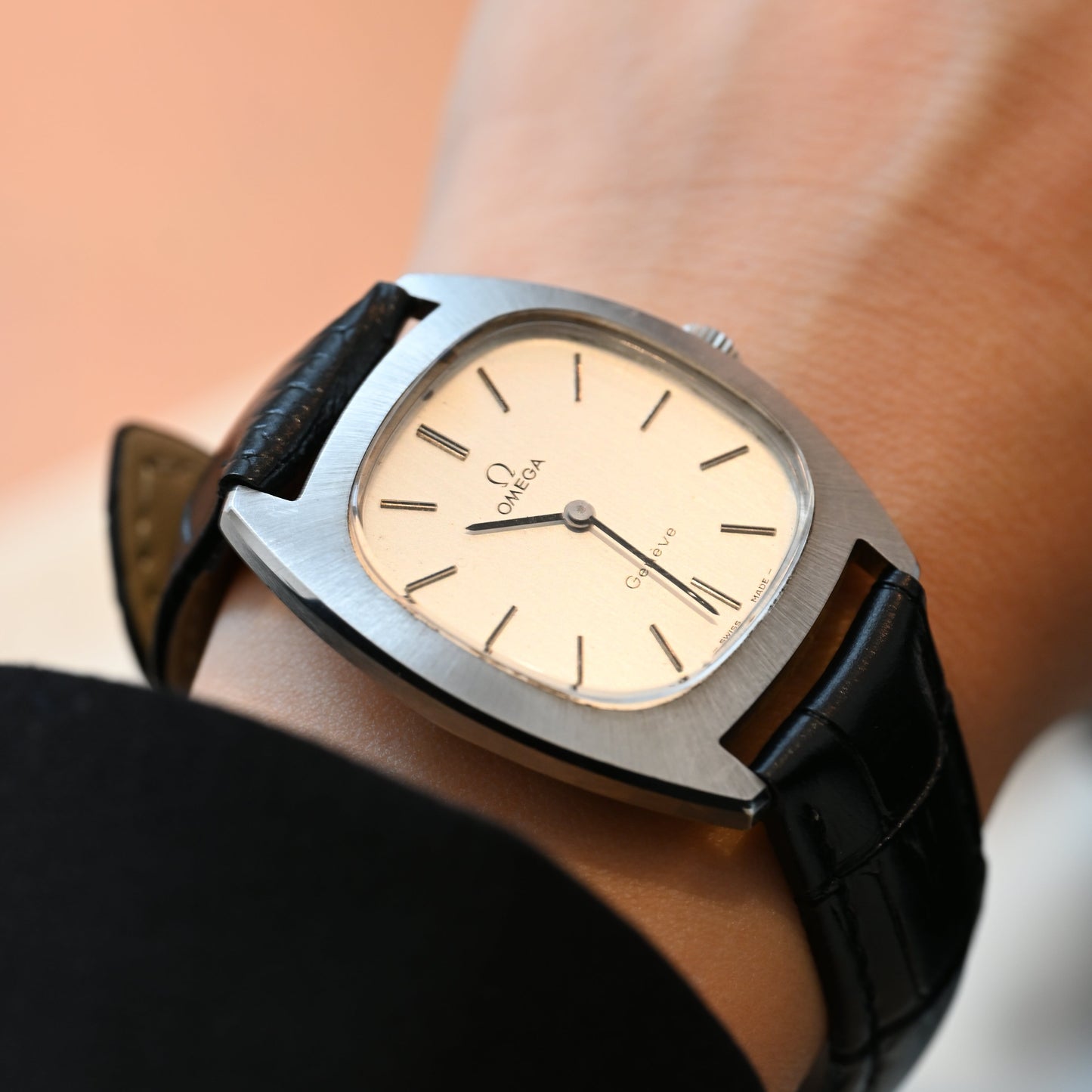 Omega Genève Tonneau Watch Ref.111.0123 Cal.625