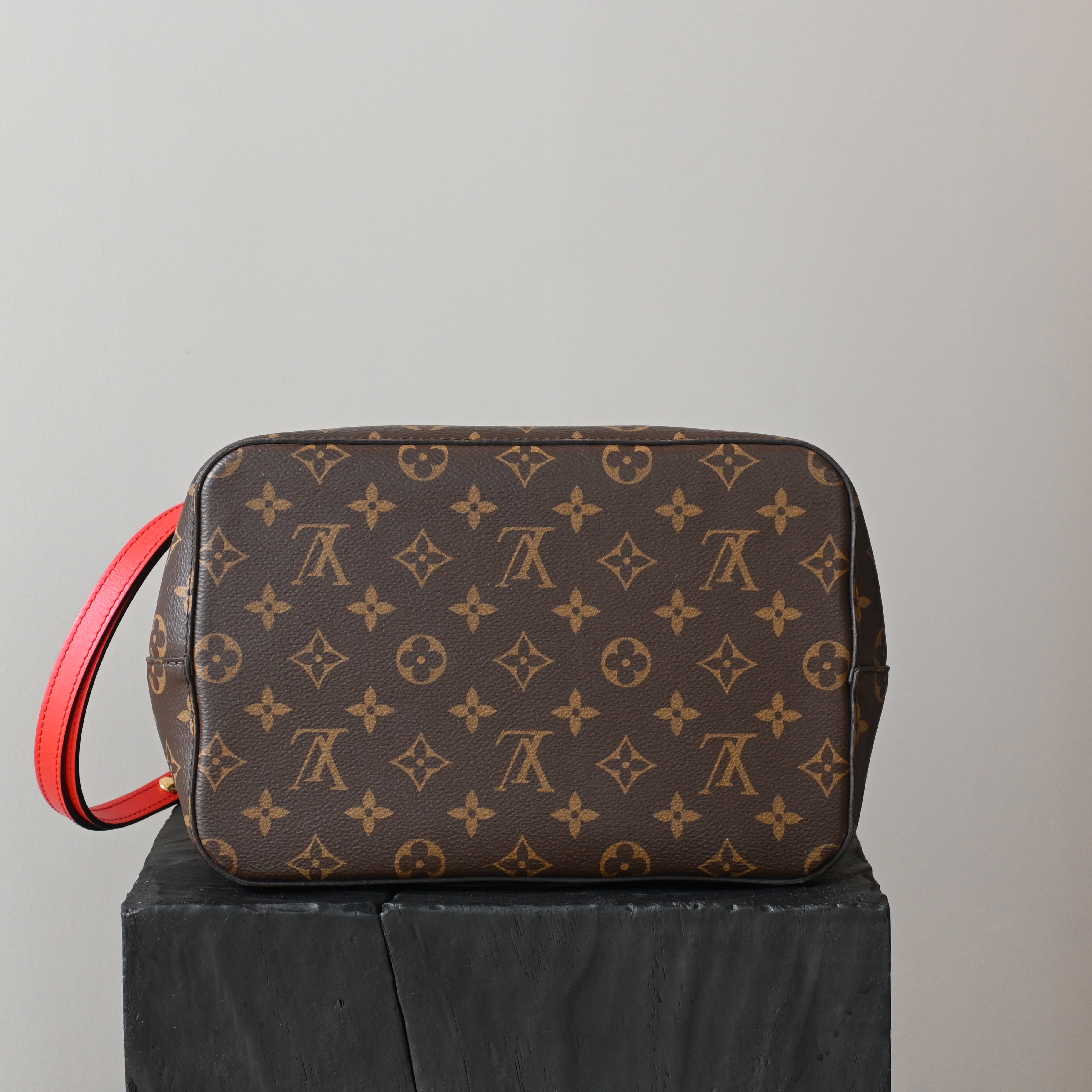 Louis Vuitton NeoNoe Bucket MM - Leluxe Vintage Sdn. Bhd.