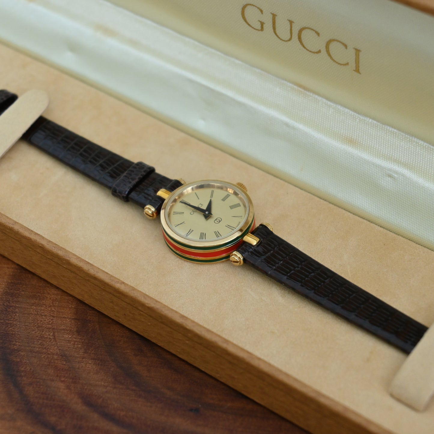 Gucci Vintage Round 2000L Watch