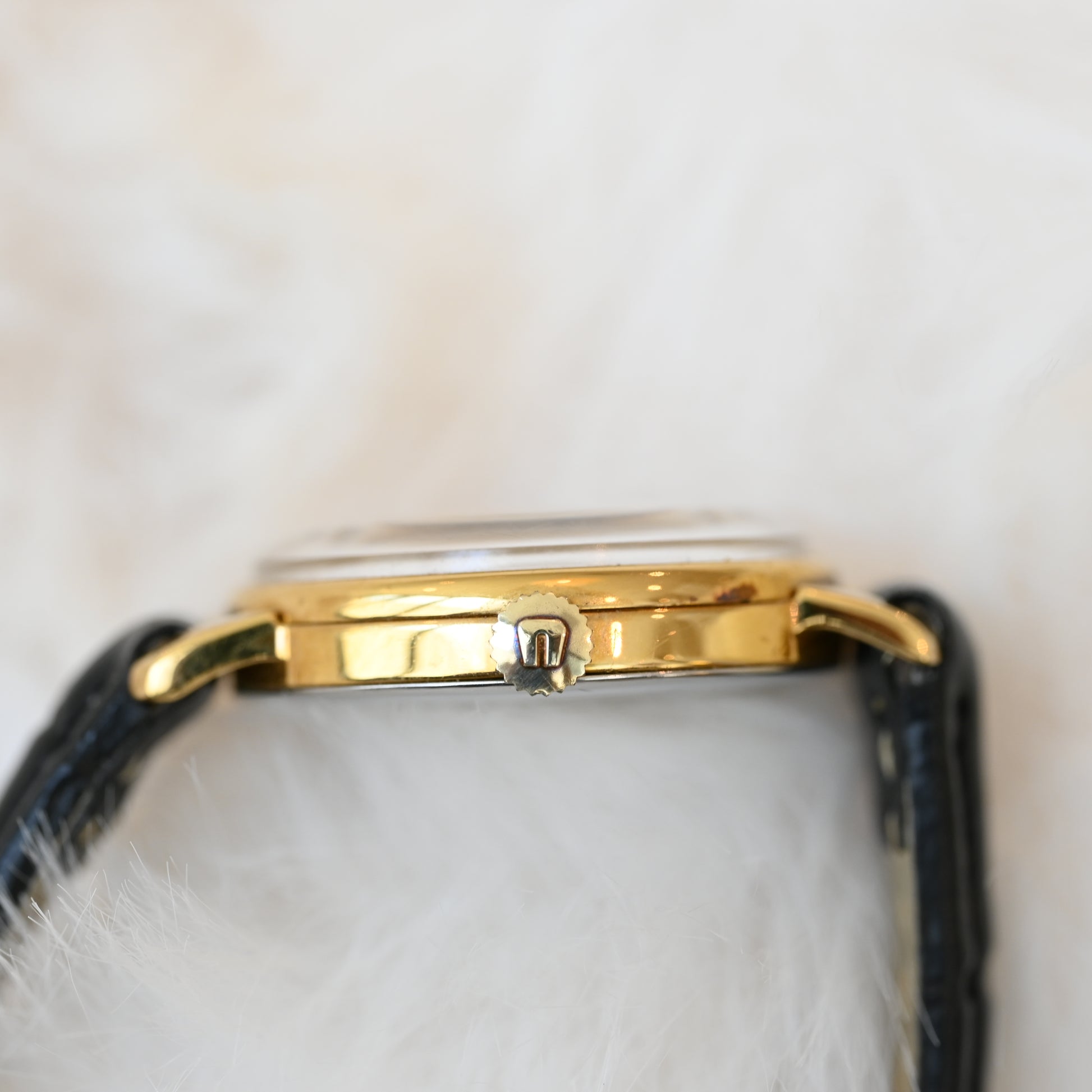 Universal Geneve Round Watch Ref. 542602 - Leluxe Vintage Sdn. Bhd.