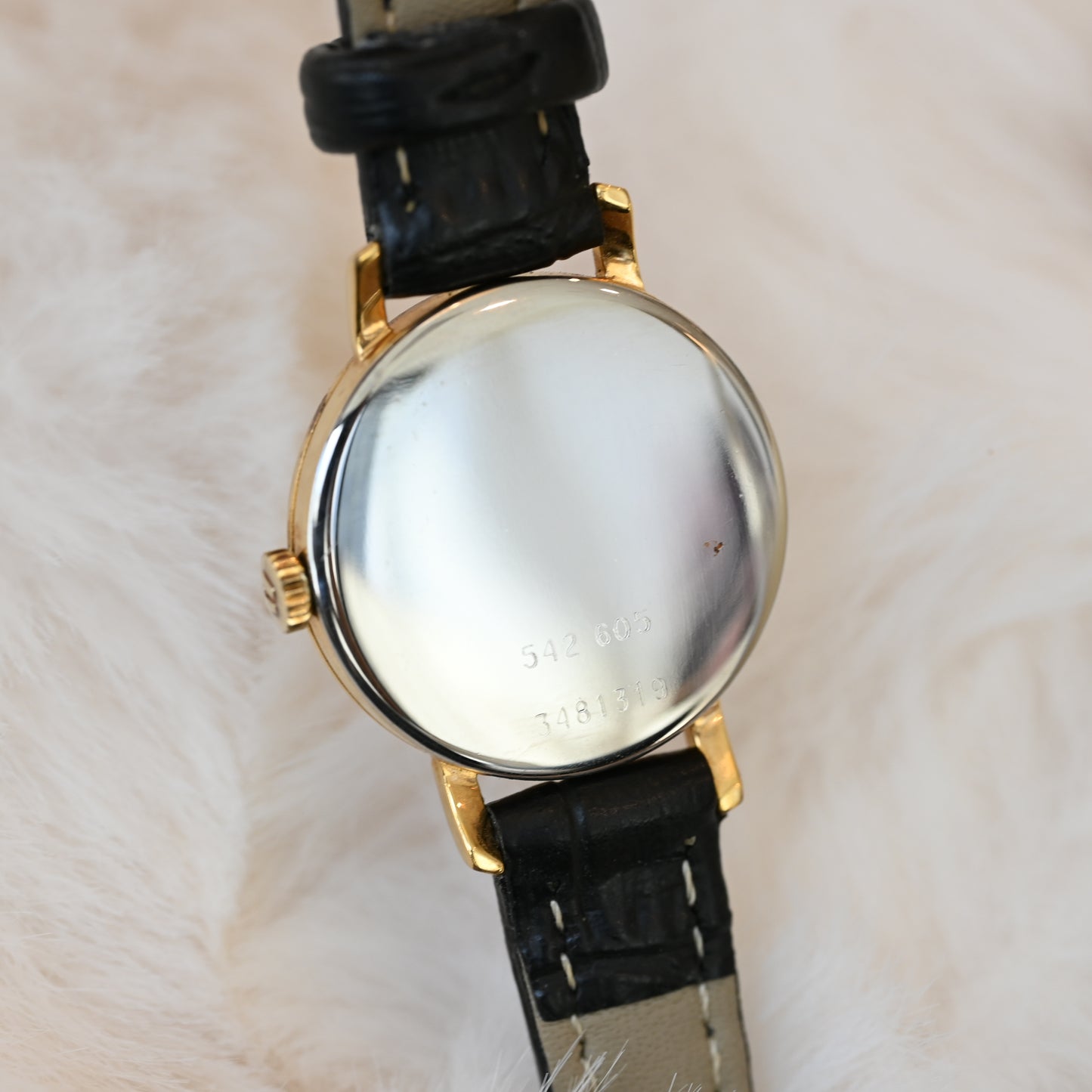 Universal Geneve Round Watch Ref. 542602 - Leluxe Vintage Sdn. Bhd.