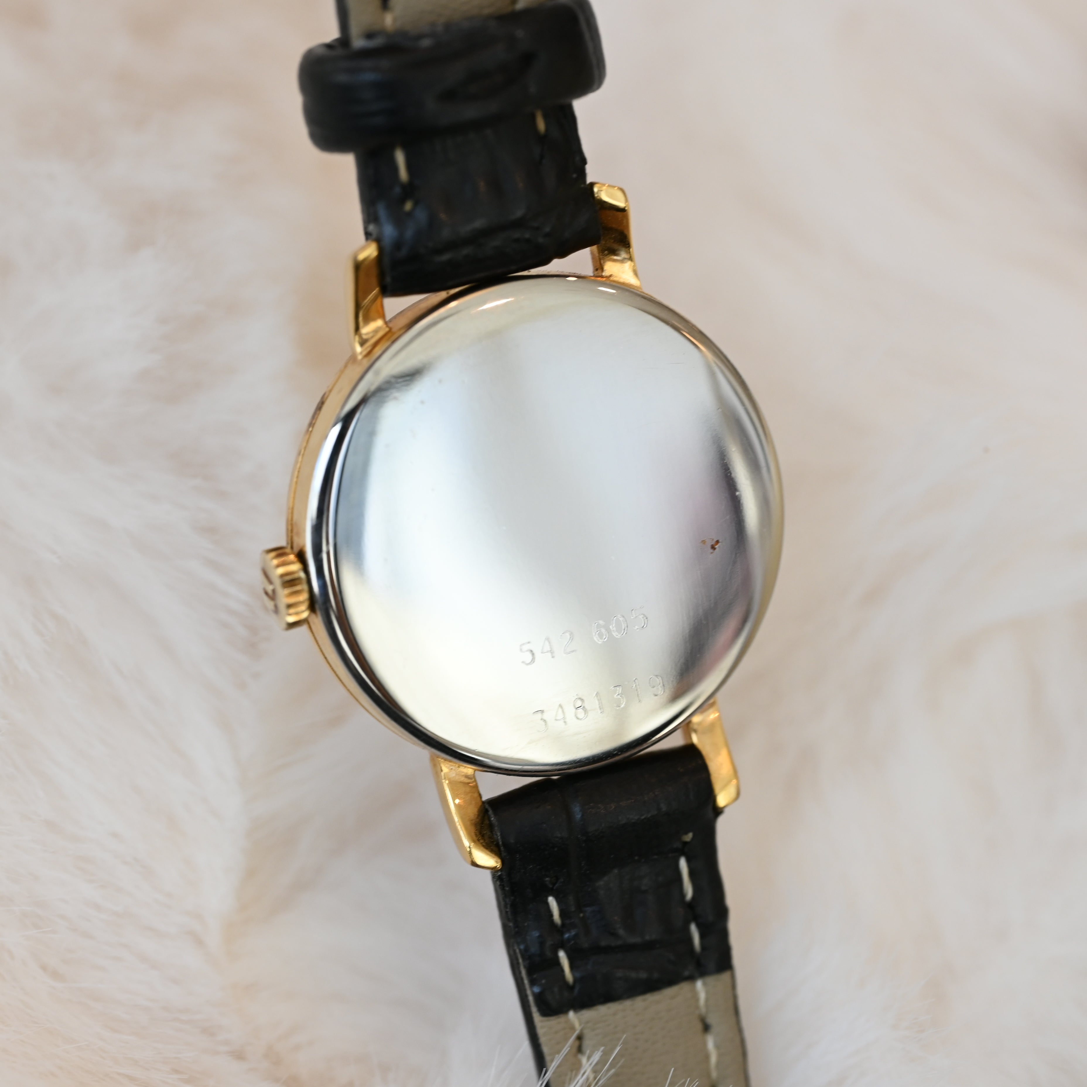 Universal Geneve Round Watch Ref. 542602 - Leluxe Vintage Sdn. Bhd.