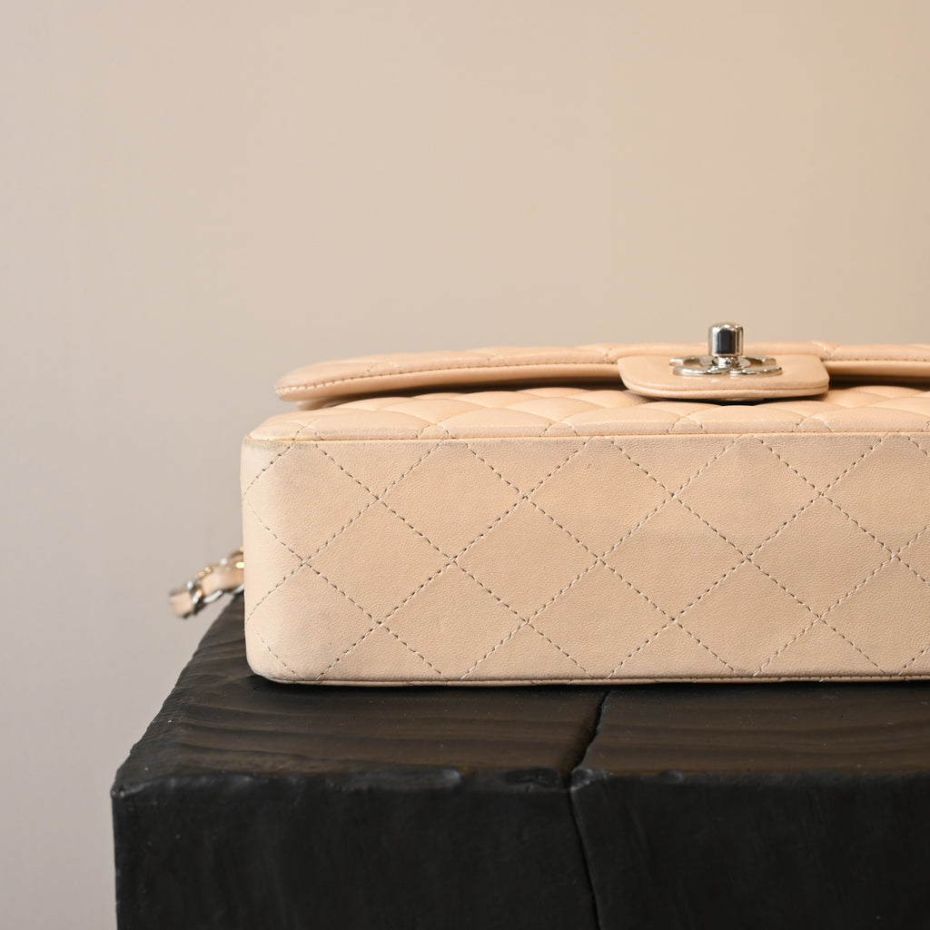 Chanel CF 25 Medium Classic Double Flap Beige Lambskin SHW