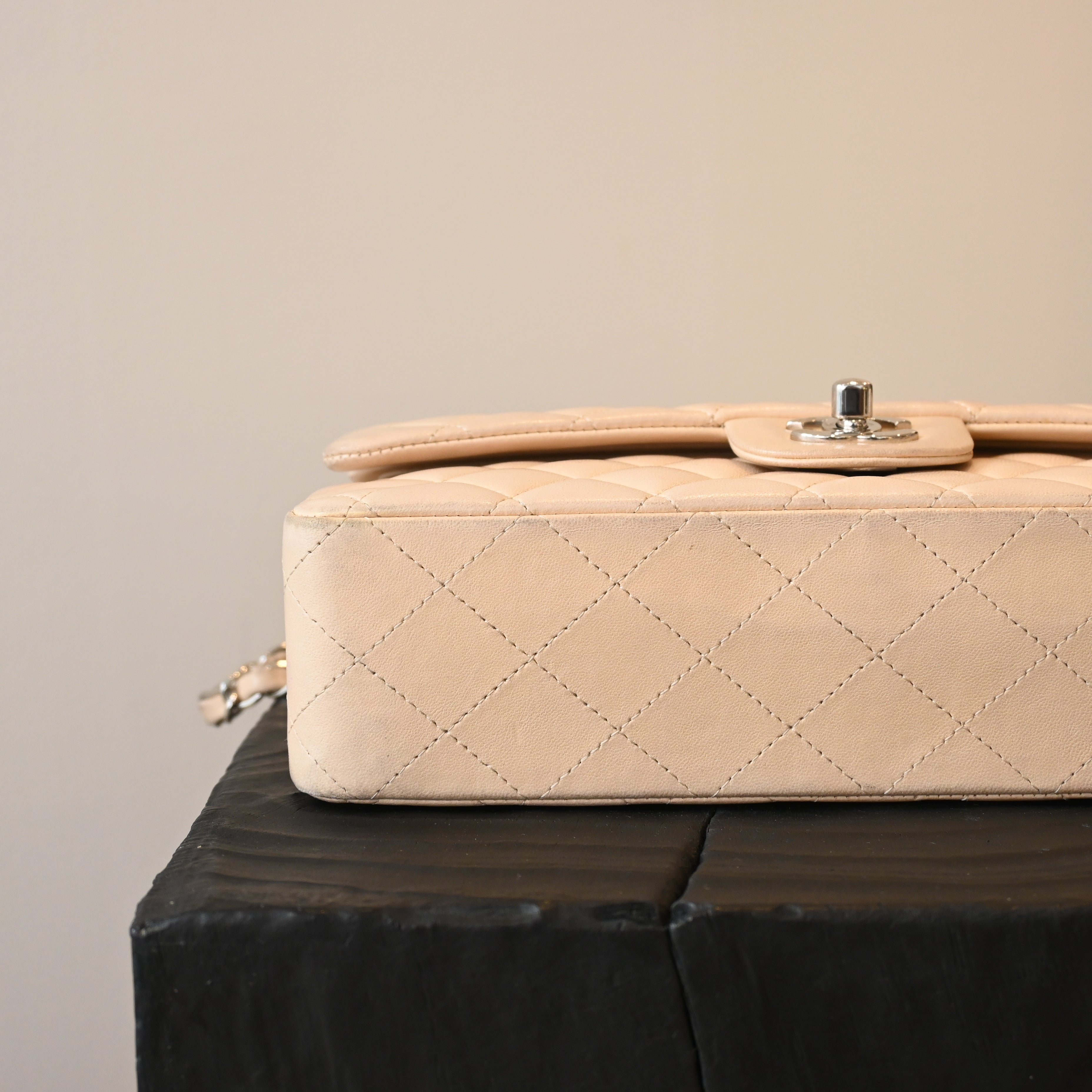 Chanel CF 25 Medium Classic Double Flap Beige Lambskin SHW