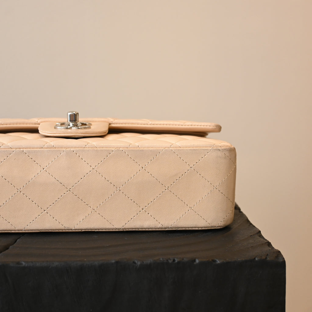 Chanel CF 25 Medium Classic Double Flap Beige Lambskin SHW