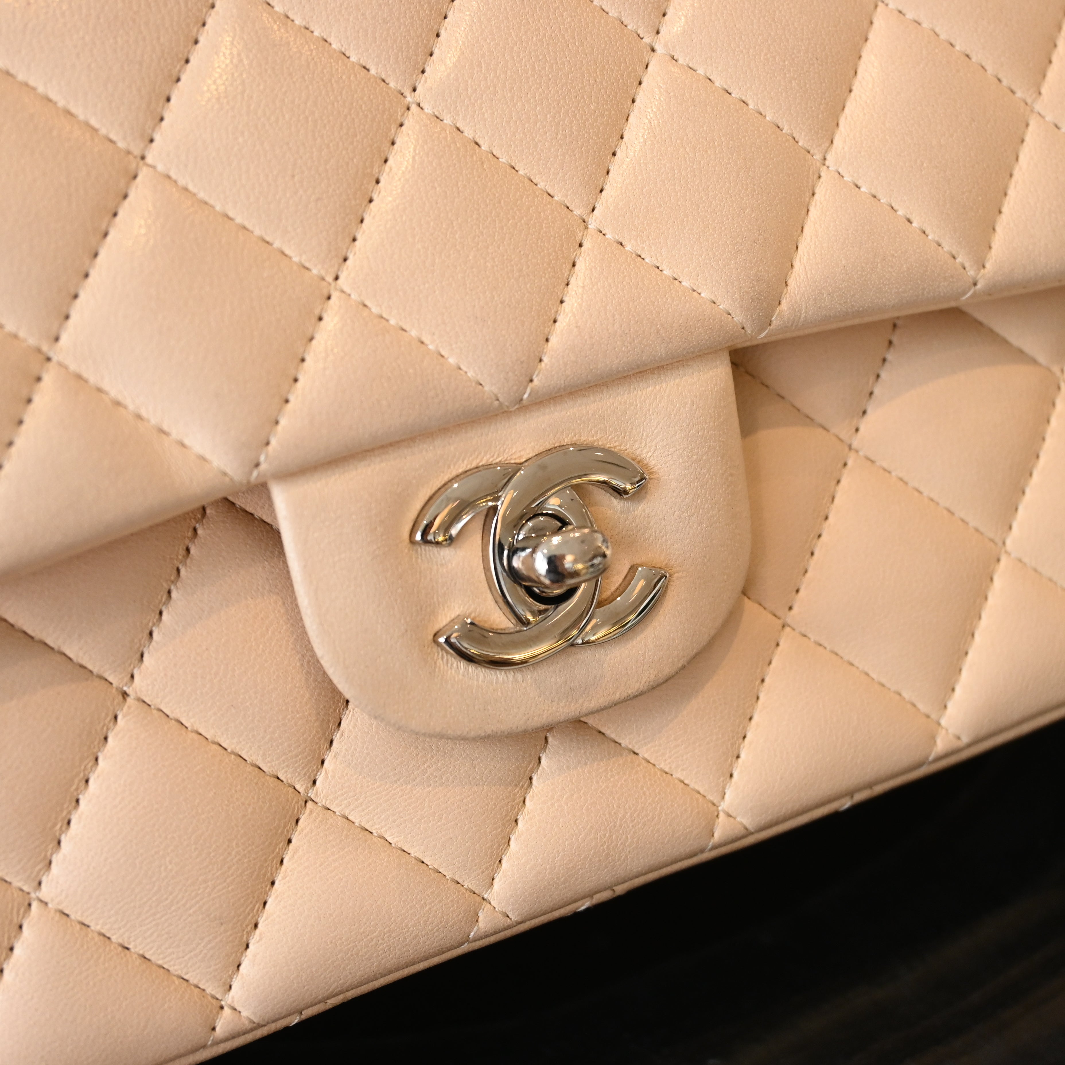 Chanel CF 25 Medium Classic Double Flap Beige Lambskin SHW