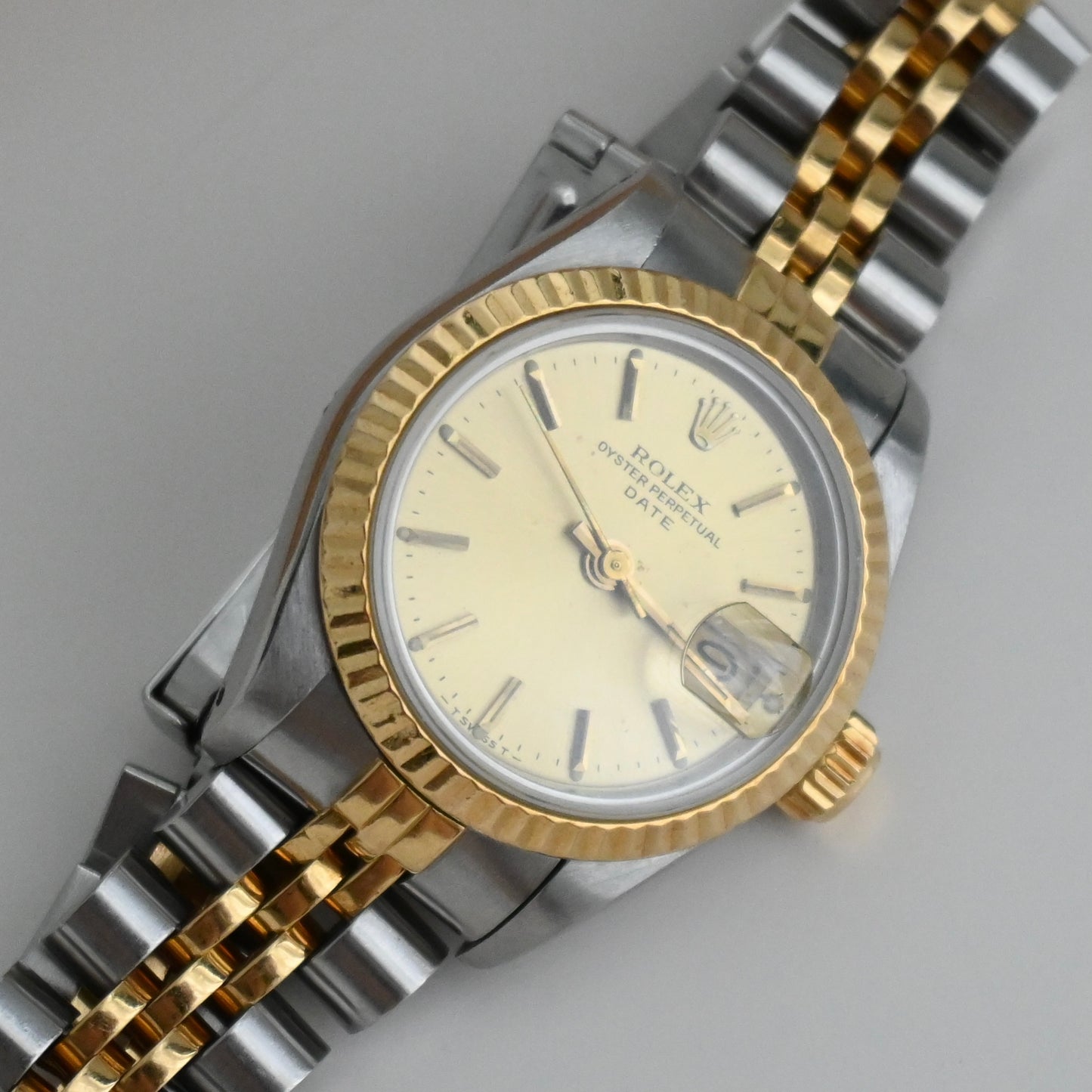 Rolex Oyster Perpetual Date ref. 69173 Champagne-Face