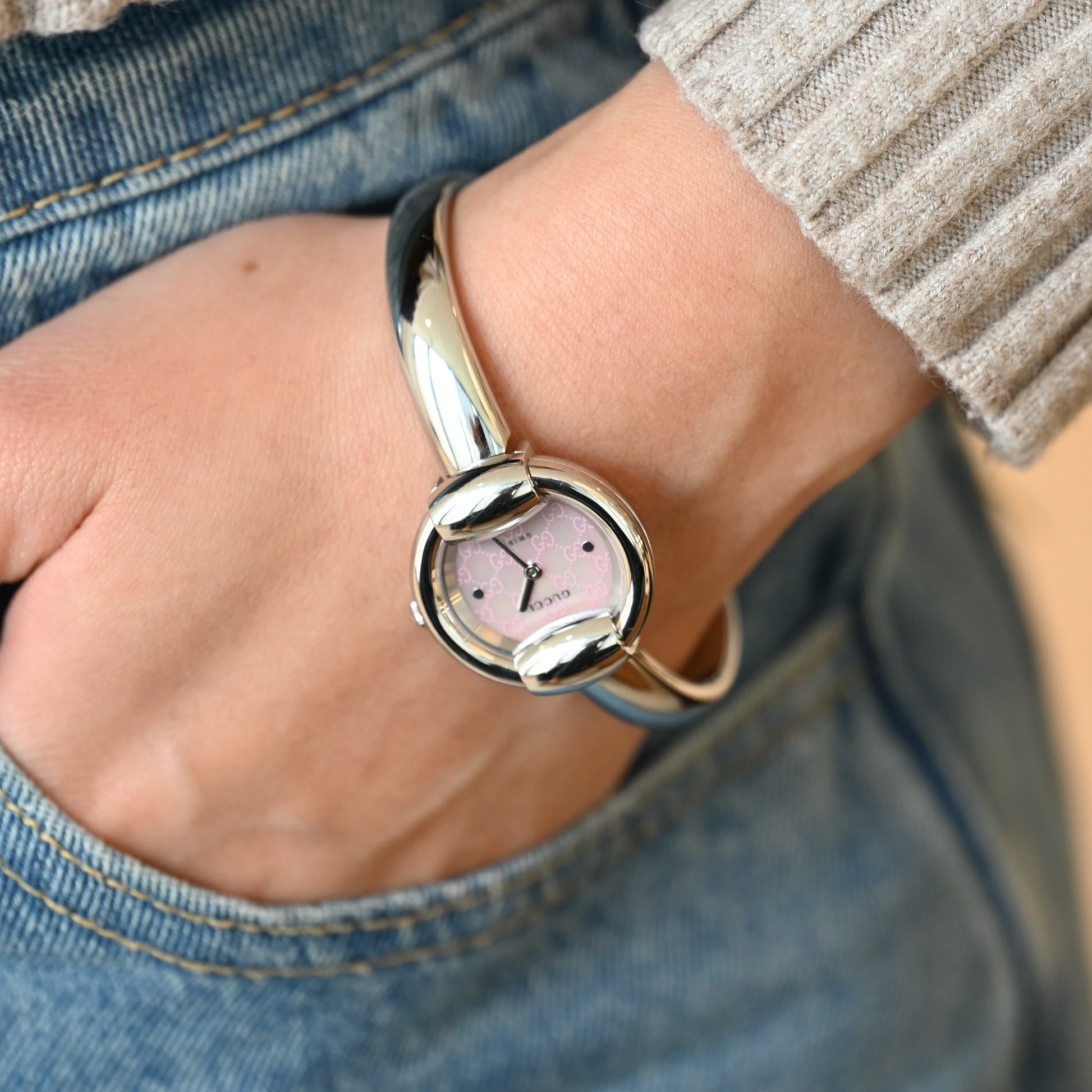 Gucci Bangle Watch 1400L - Leluxe Vintage Sdn. Bhd.