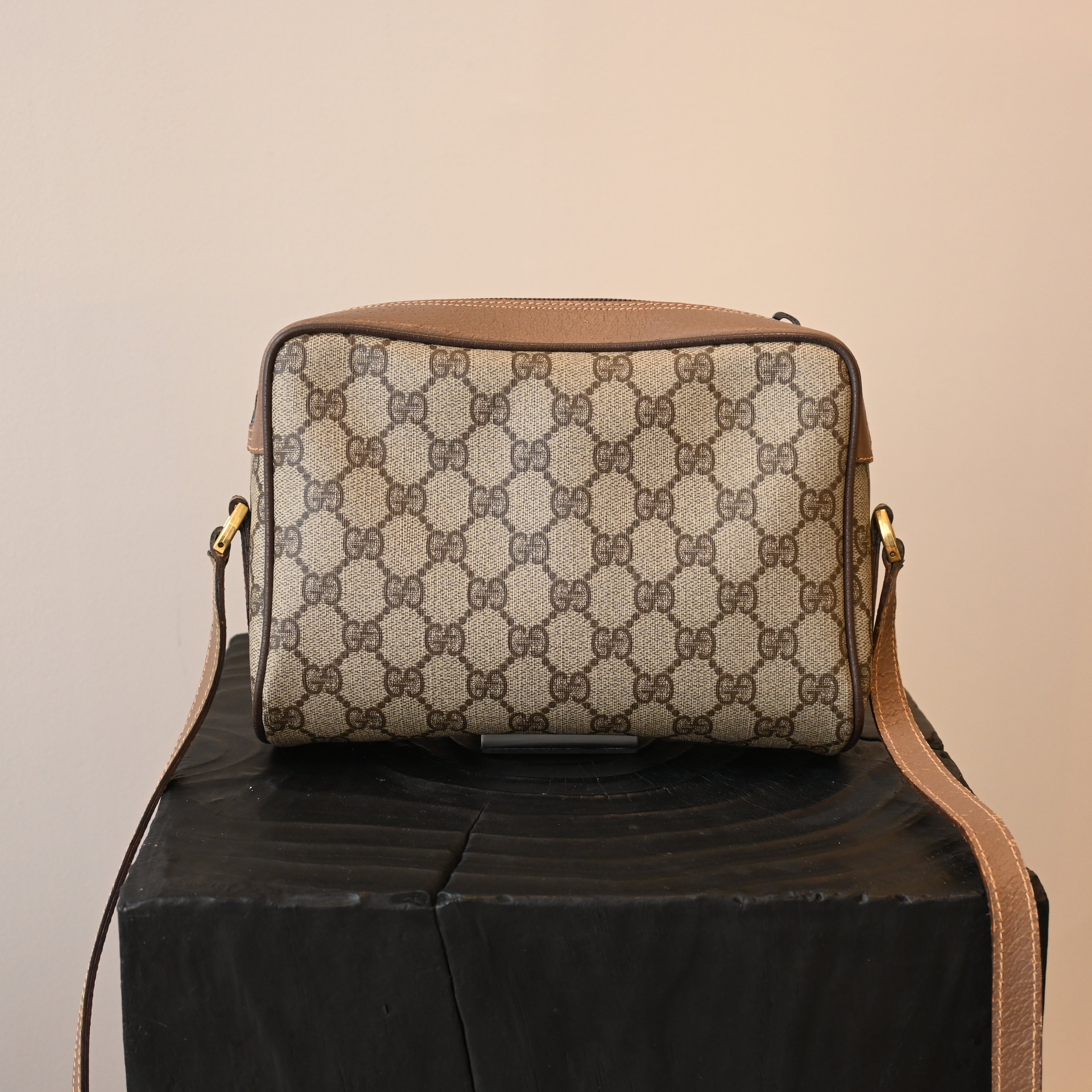 Gucci Sherry Line GG Supreme - Leluxe Vintage Sdn. Bhd.