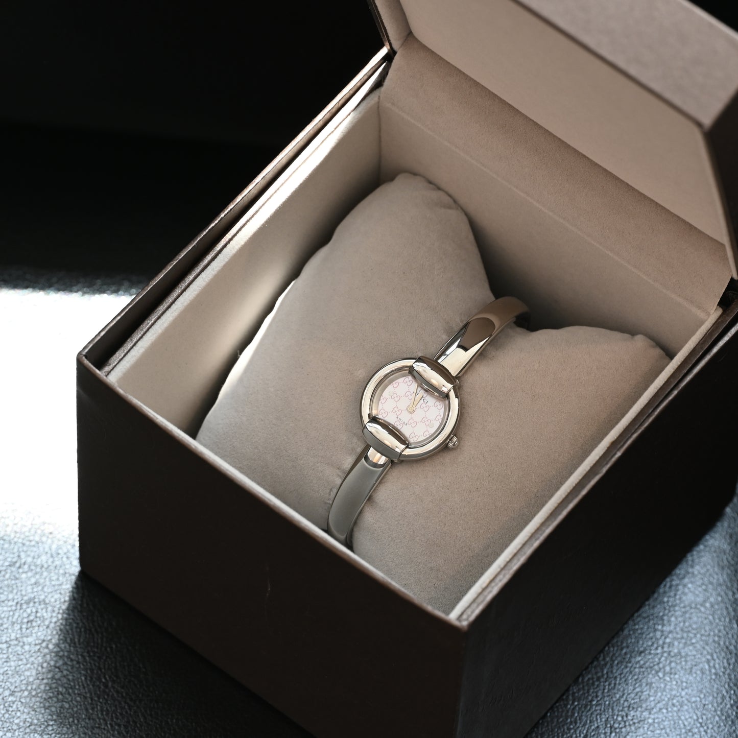 Gucci Bangle Watch 1400L - Leluxe Vintage Sdn. Bhd.