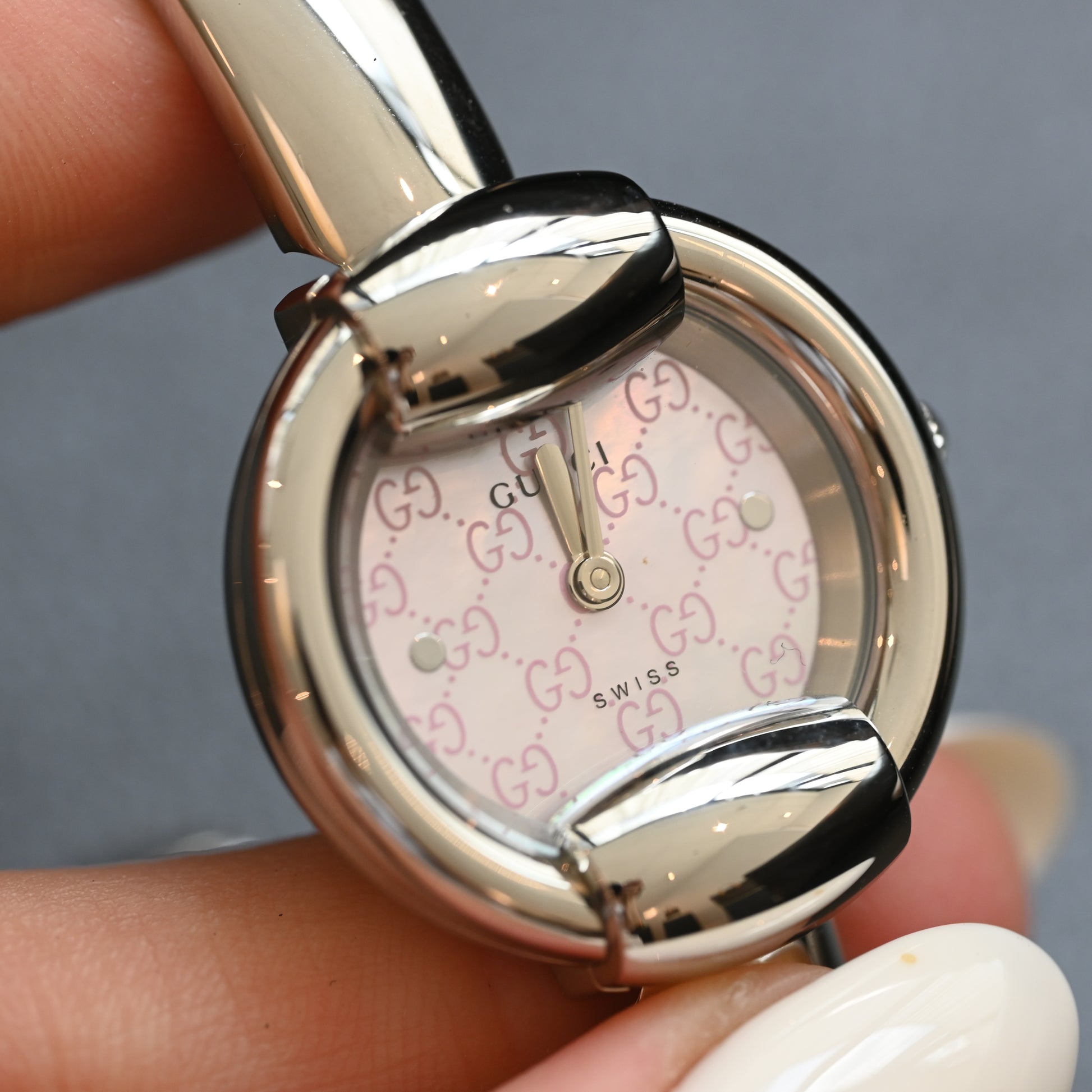 Gucci Bangle Watch 1400L - Leluxe Vintage Sdn. Bhd.