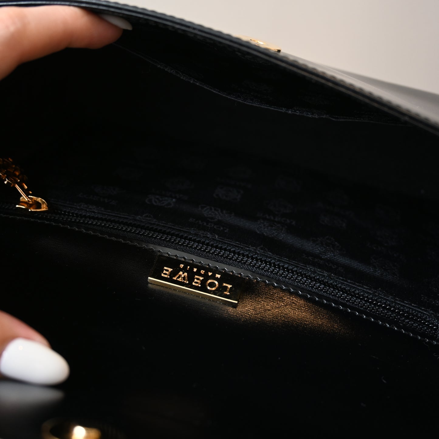 Loewe Shoulder Bag Calfskin - Leluxe Vintage Sdn. Bhd.