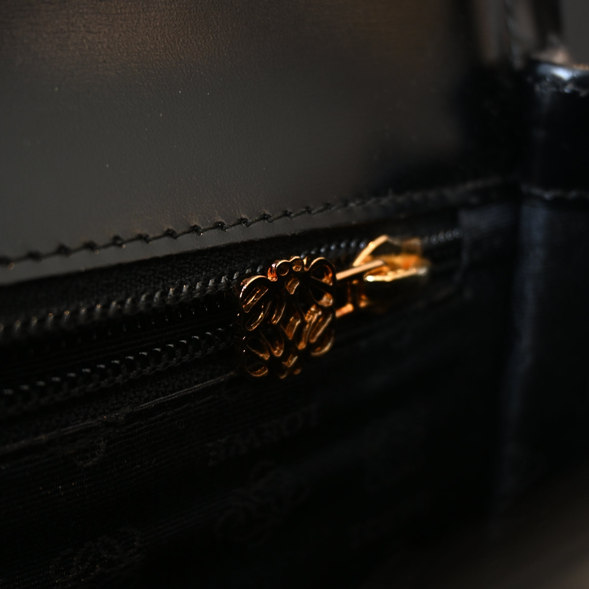 Loewe Shoulder Bag Calfskin - Leluxe Vintage Sdn. Bhd.