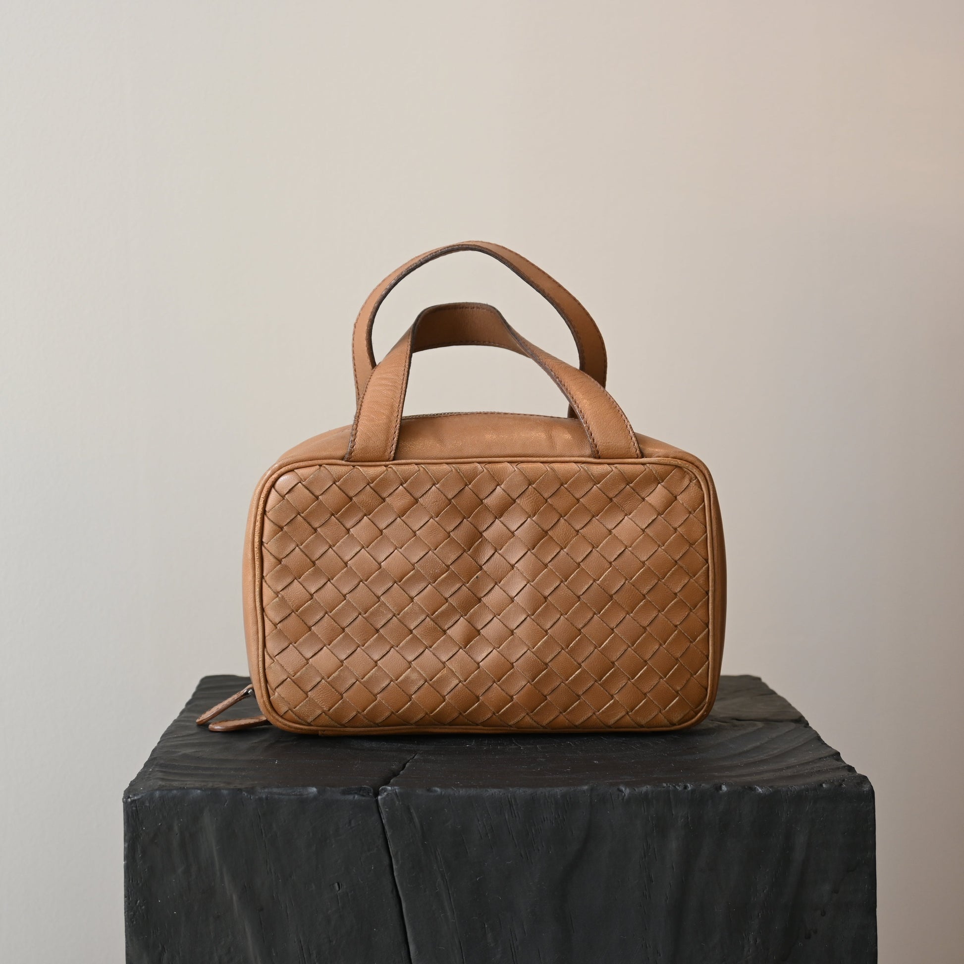 Bottega Veneta Intrecciato Leather Handbag - Leluxe Vintage Sdn. Bhd.